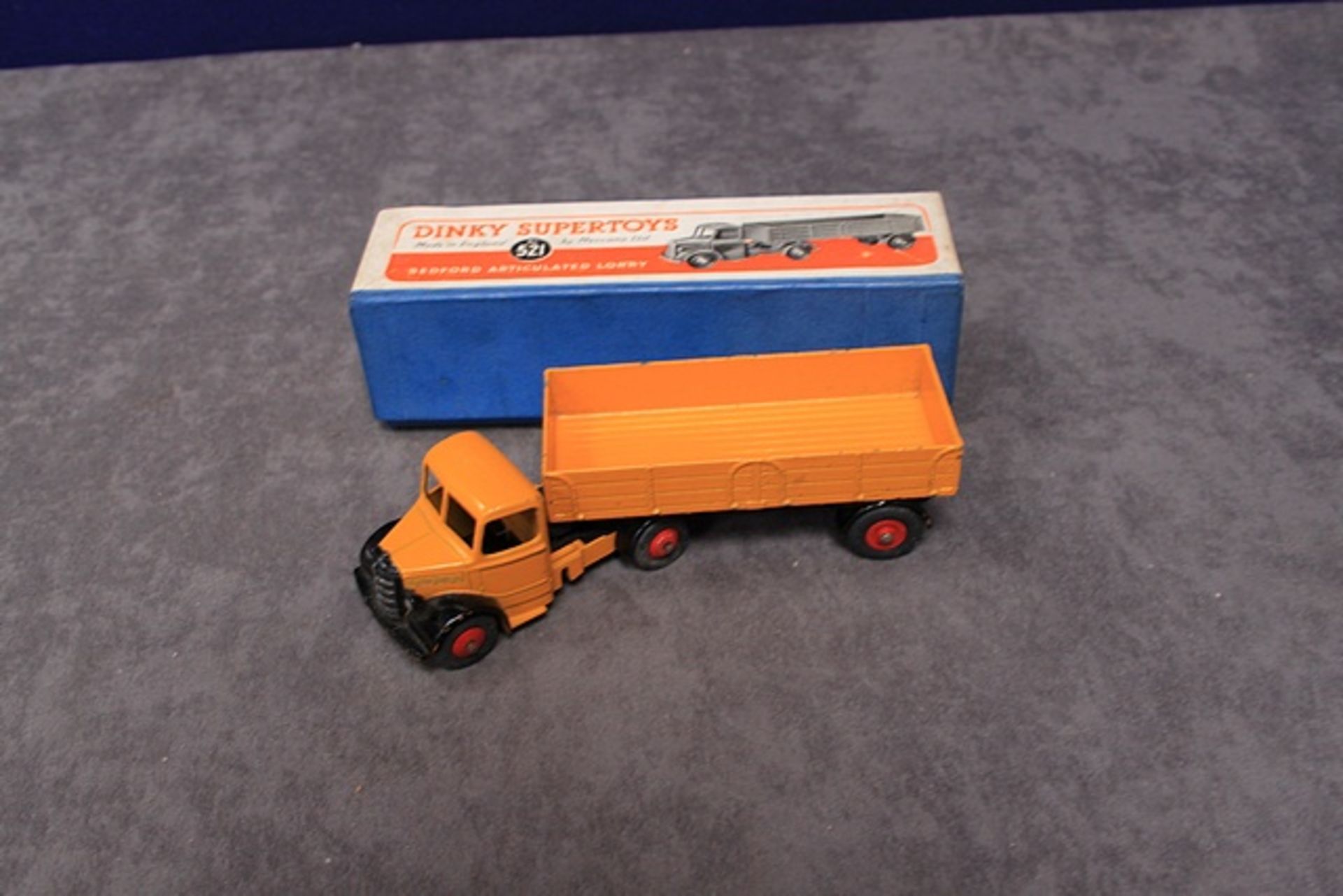 Excellent Dinky Toys Diecast # 521 Bedford Articulated Lorry (With Some Very Small Chips) With Solid