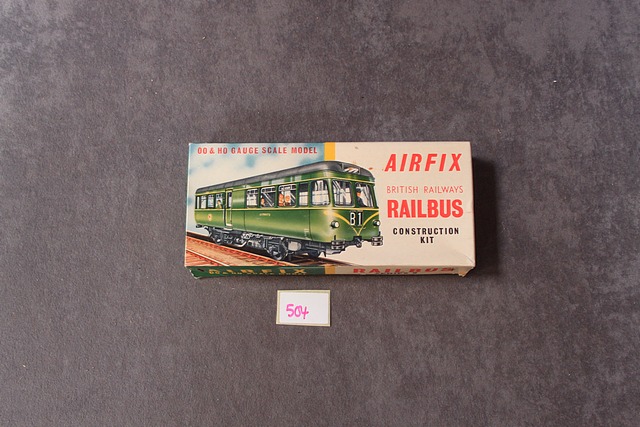 Airfix 00 Scale Kit Pattern R201 British Railways Bus Series 2 with instructions with box