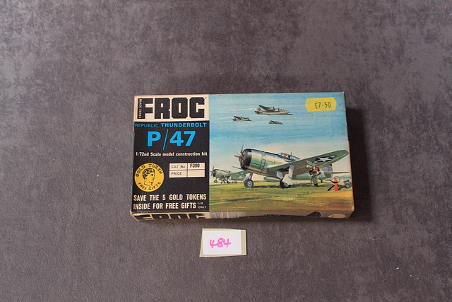 Frog Authentic 1/72 Scale Models Cat No F390 Republic Thunderbolt P/47 with instructions in box