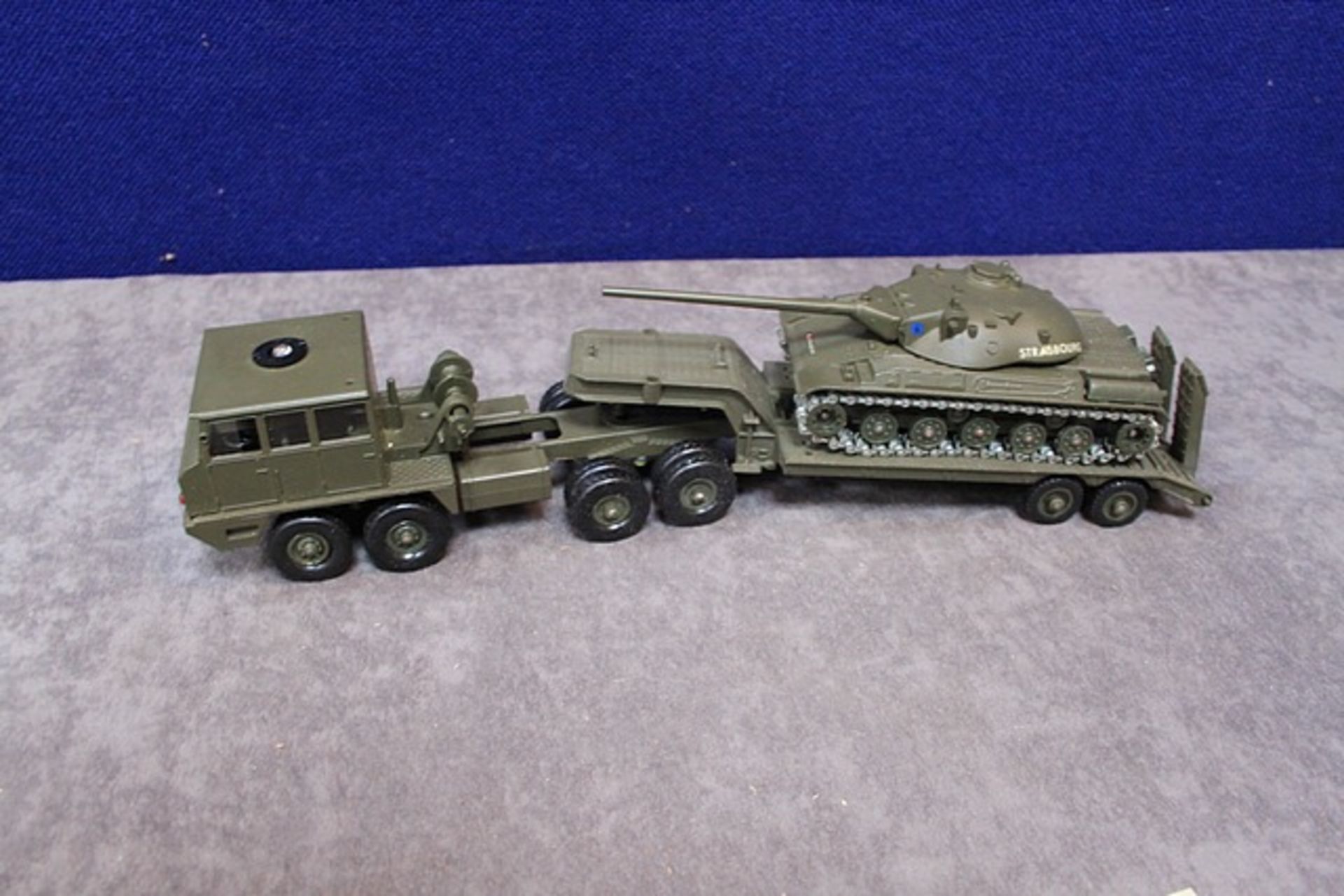 Solido #211 Berliet T12 Porte Char in green with tank in box (Flap missing one end) - Image 2 of 3