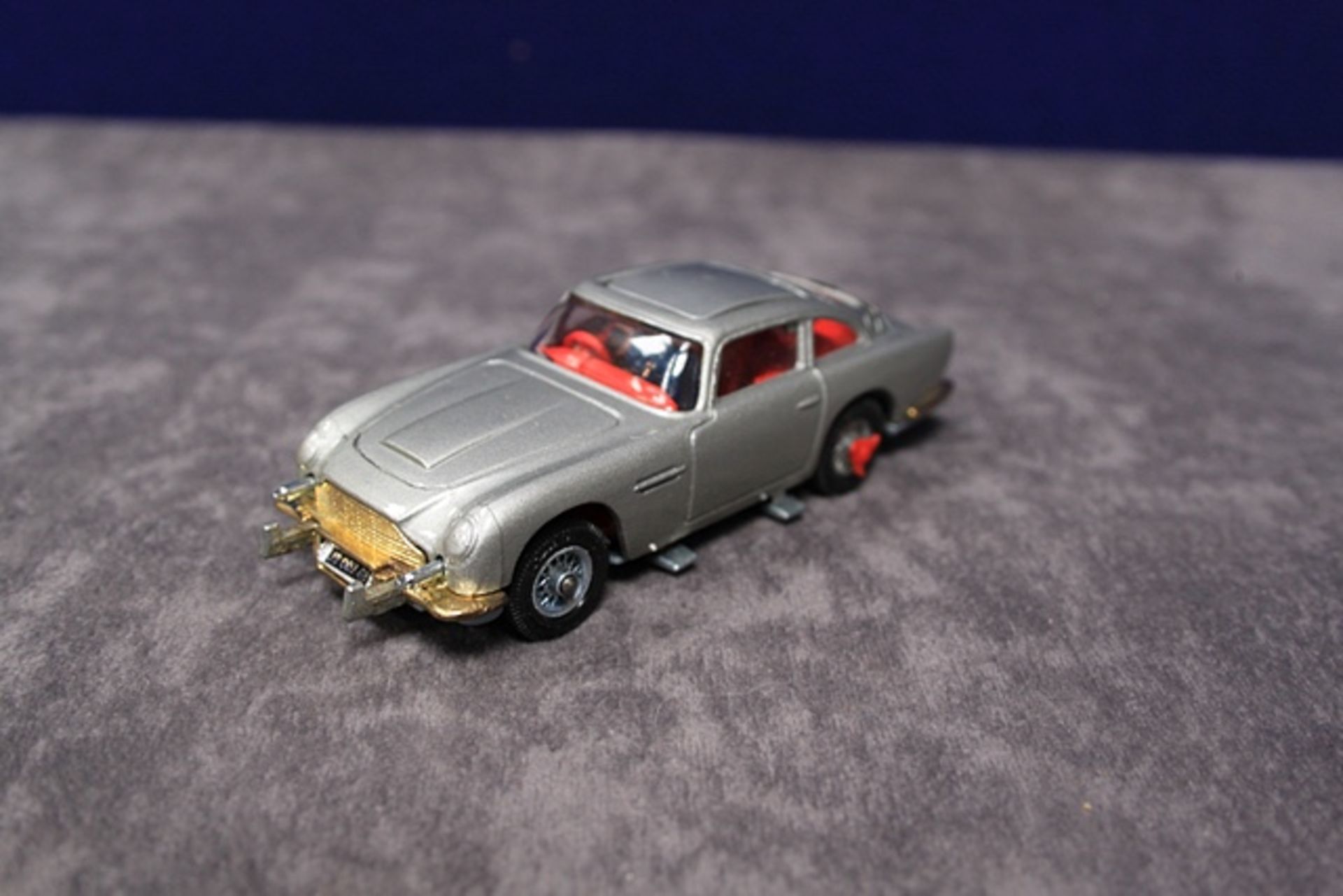 Corgi Quite Rare 1973 Box 3 Issue Corgi Diecast Number 270 James Bond Aston Martin With Very Good - Image 3 of 3