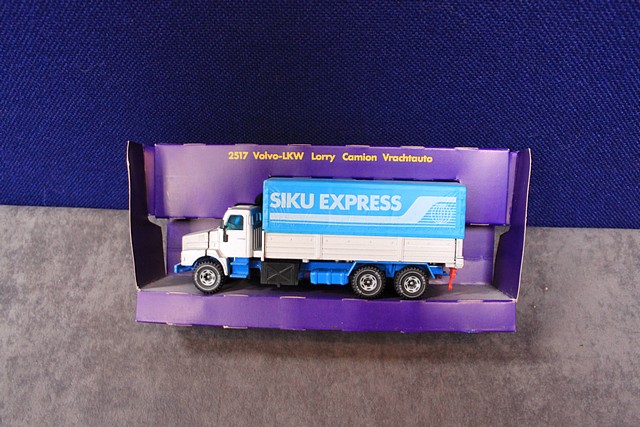 Mint Siku Diecast Number 2517 Volvo LKW With Excellent Box