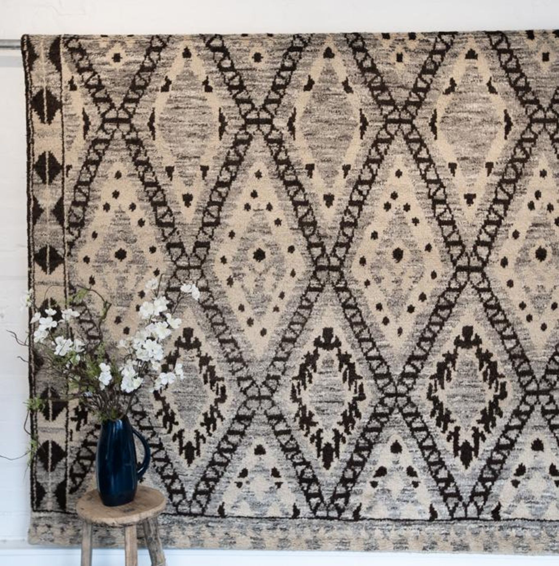 Brown Diamond Rug 242 x 296 cm: A gorgeous Moroccan inspired floor rug. - Image 4 of 4