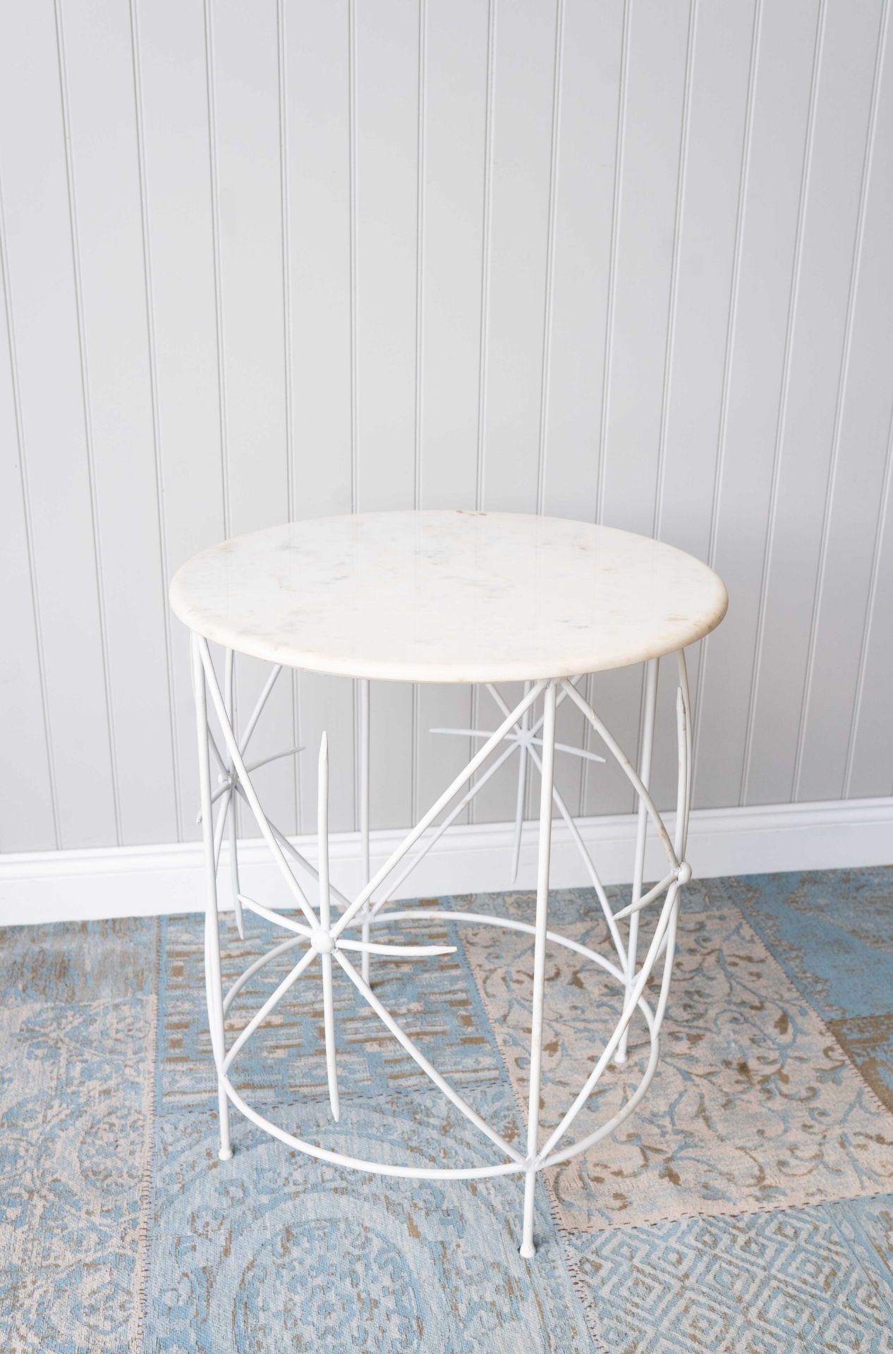 Side Table - White and White Distress: A gorgeous large side table finished in a bright white.