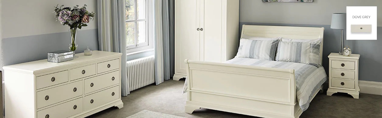Gabrielle Cotton White 3+4 Drawer Chest features three shallow drawers for sundry items, and four