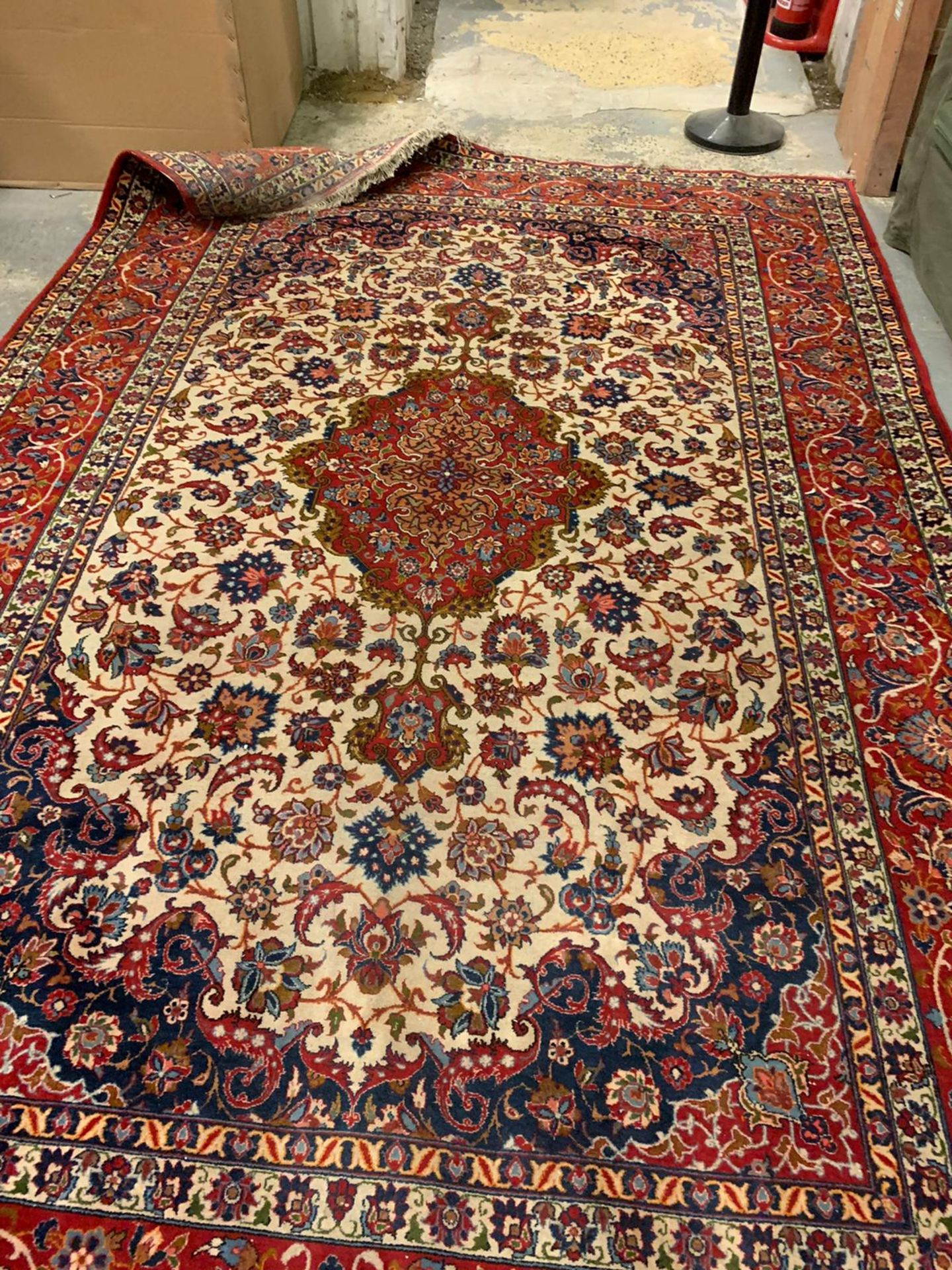 Hand Made Isfahan Antique Carpet 360 X 237cm Isfahan Stands For Beauty The City And Its Wonderful - Image 3 of 9