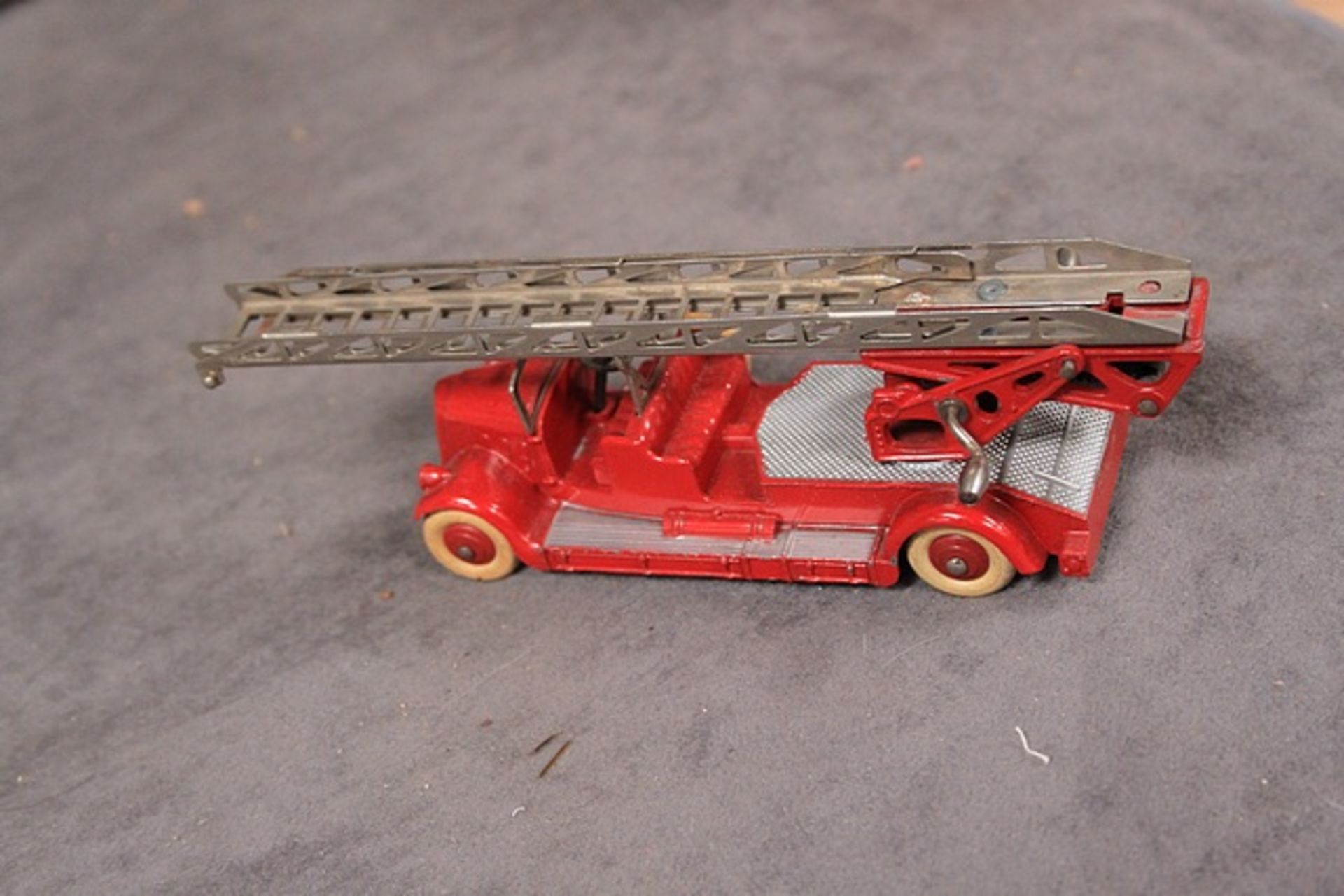 Near Mint model French Dinky Toys diecast #32D Auto--Echelle De Pompiers in very good box