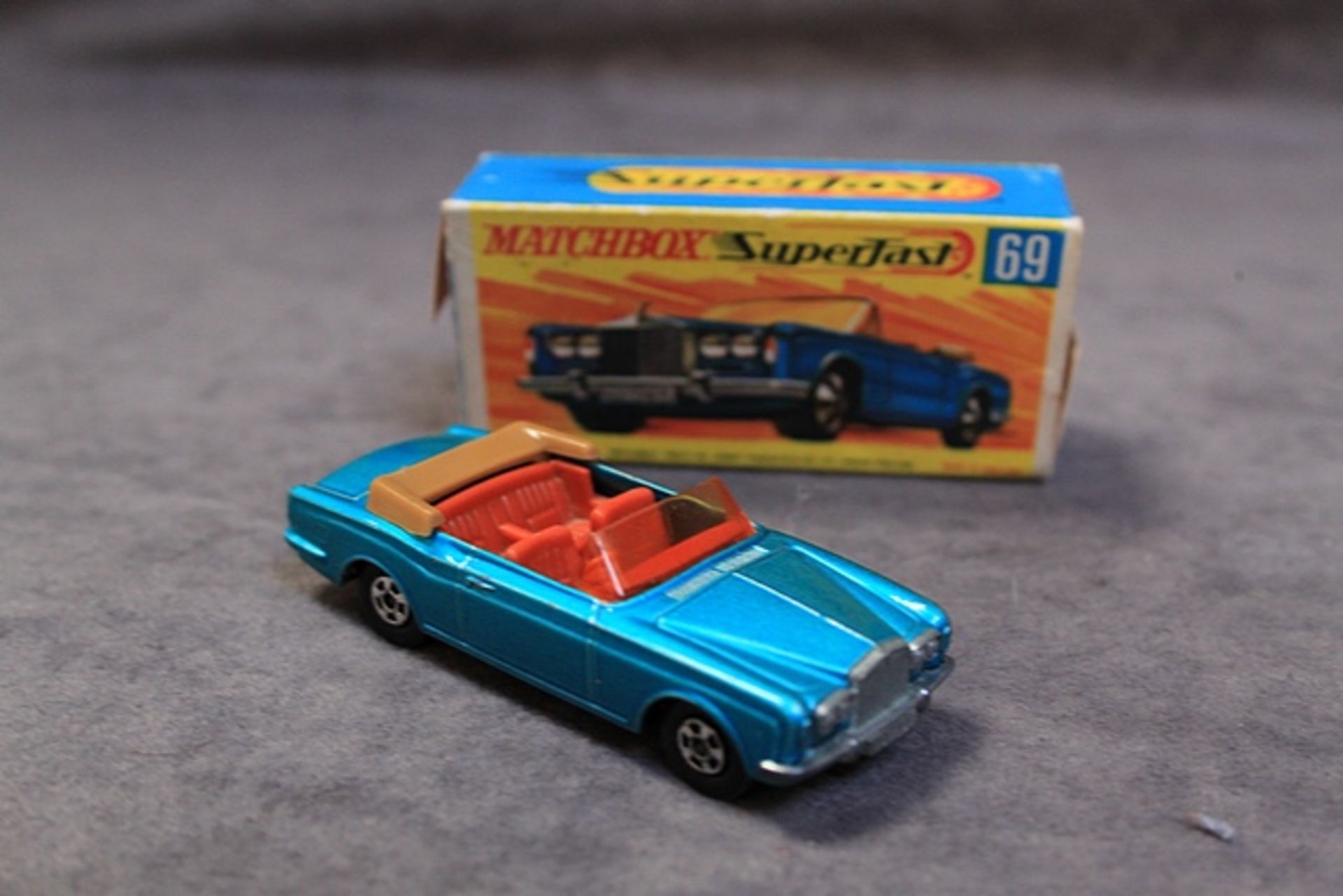 Matchbox Superfast #69 Rolls Royce Silver Shadow Blue Broken Tow Hook End Flap Missing And Damaged - Image 2 of 2