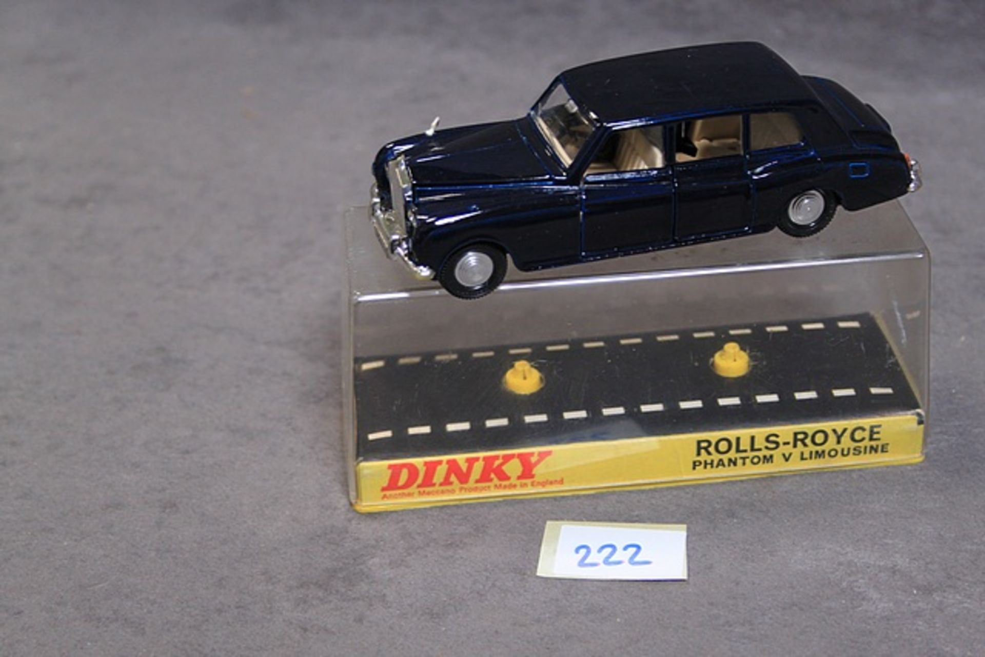 Mint Dinky Diecast #152 Rolls Royce Phantom V Limousine With Driver in display case - Image 2 of 2