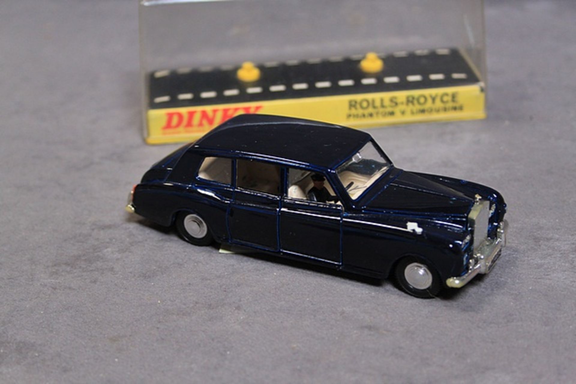 Mint Dinky Diecast #152 Rolls Royce Phantom V Limousine With Driver in display case