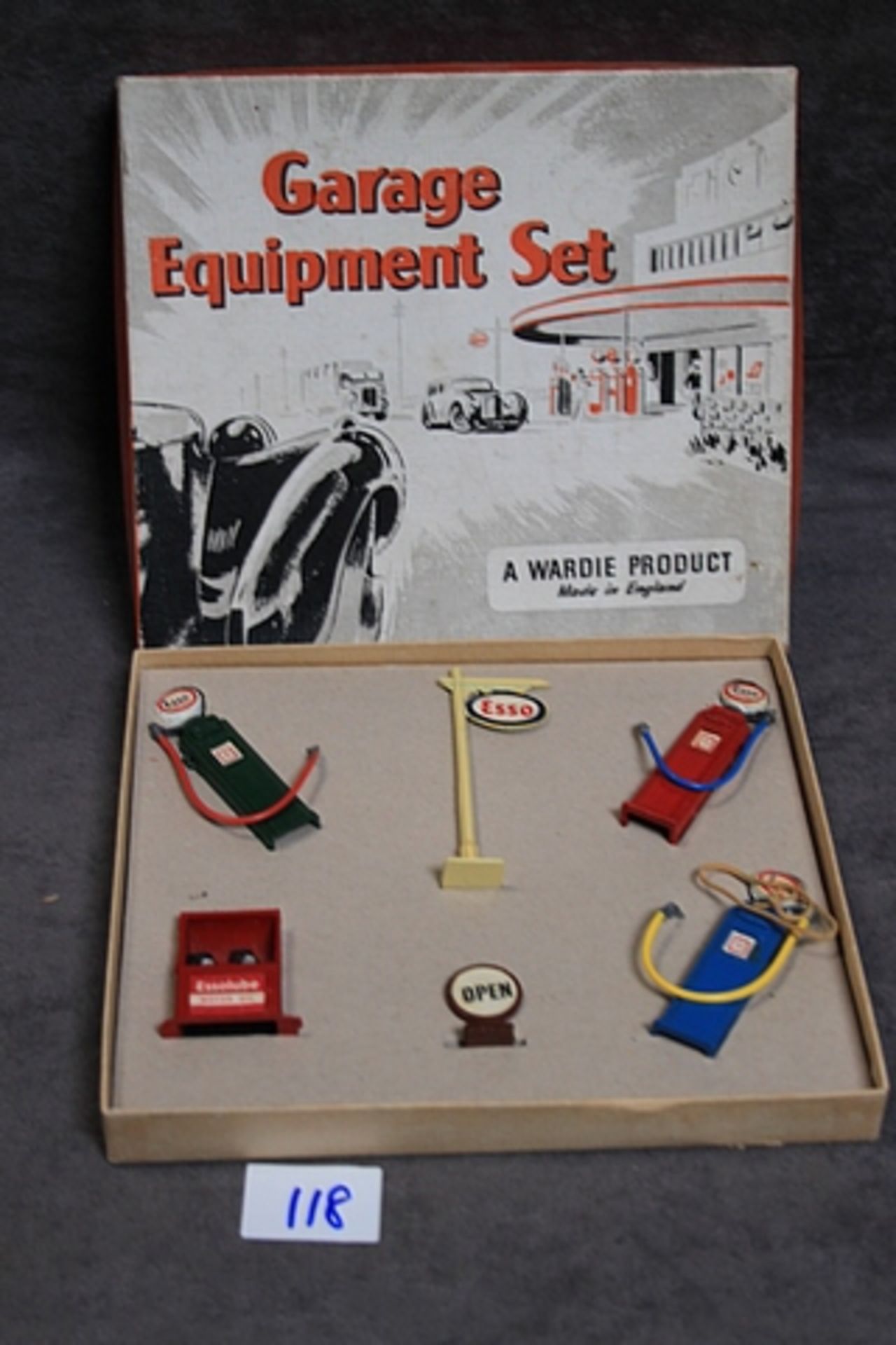 Wardie Product (UK) Diecast Made Garage Equipment Set 1950s Very Rare