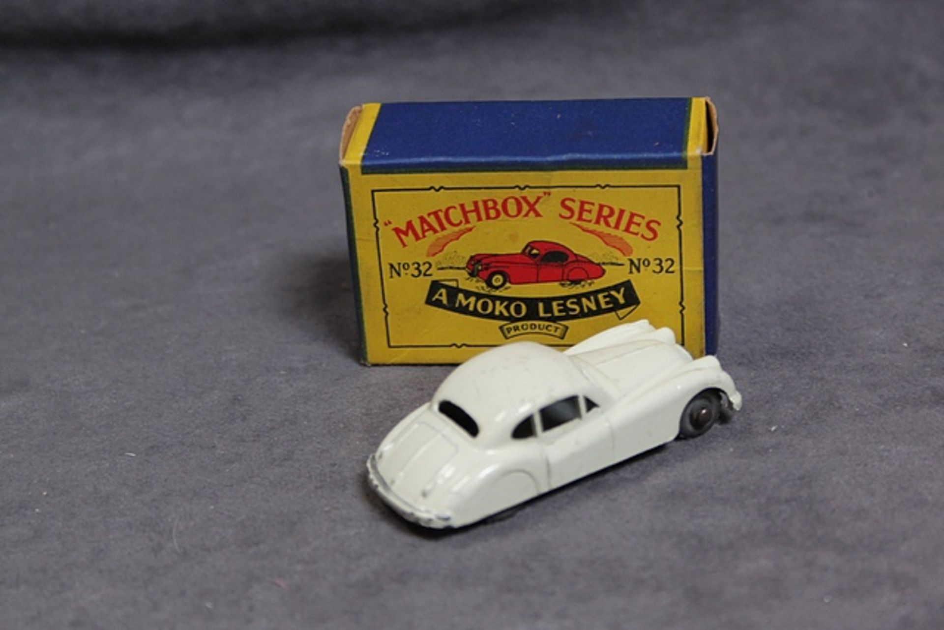 Matchbox Moko Lesney Diecast #32a Jaguar XK 140 off white model mint slight box rubbing on roof in