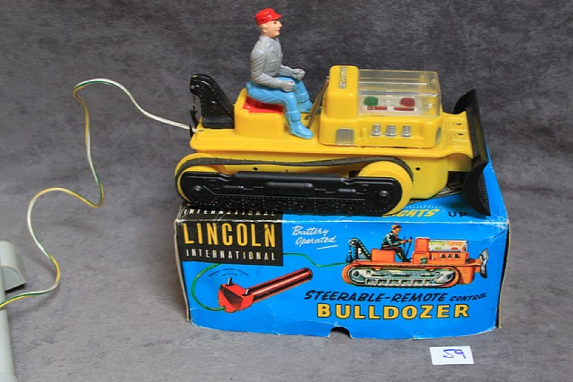 Lincoln International Cat No 7000 Steerable Remote Control Bulldozer In Box