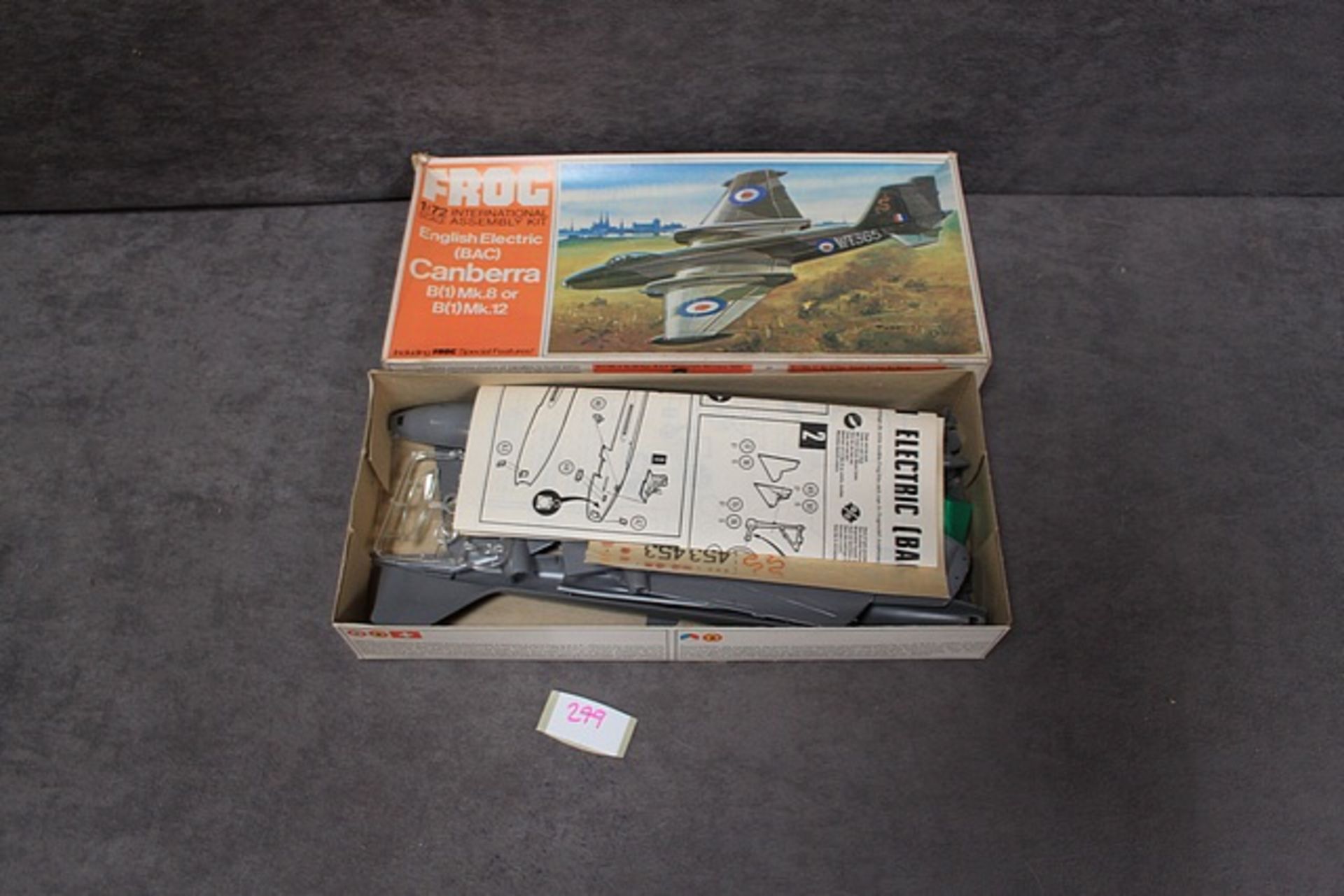 Frog 1:72 scale #F203 English Electric (BAC) Canberra with instructions in box