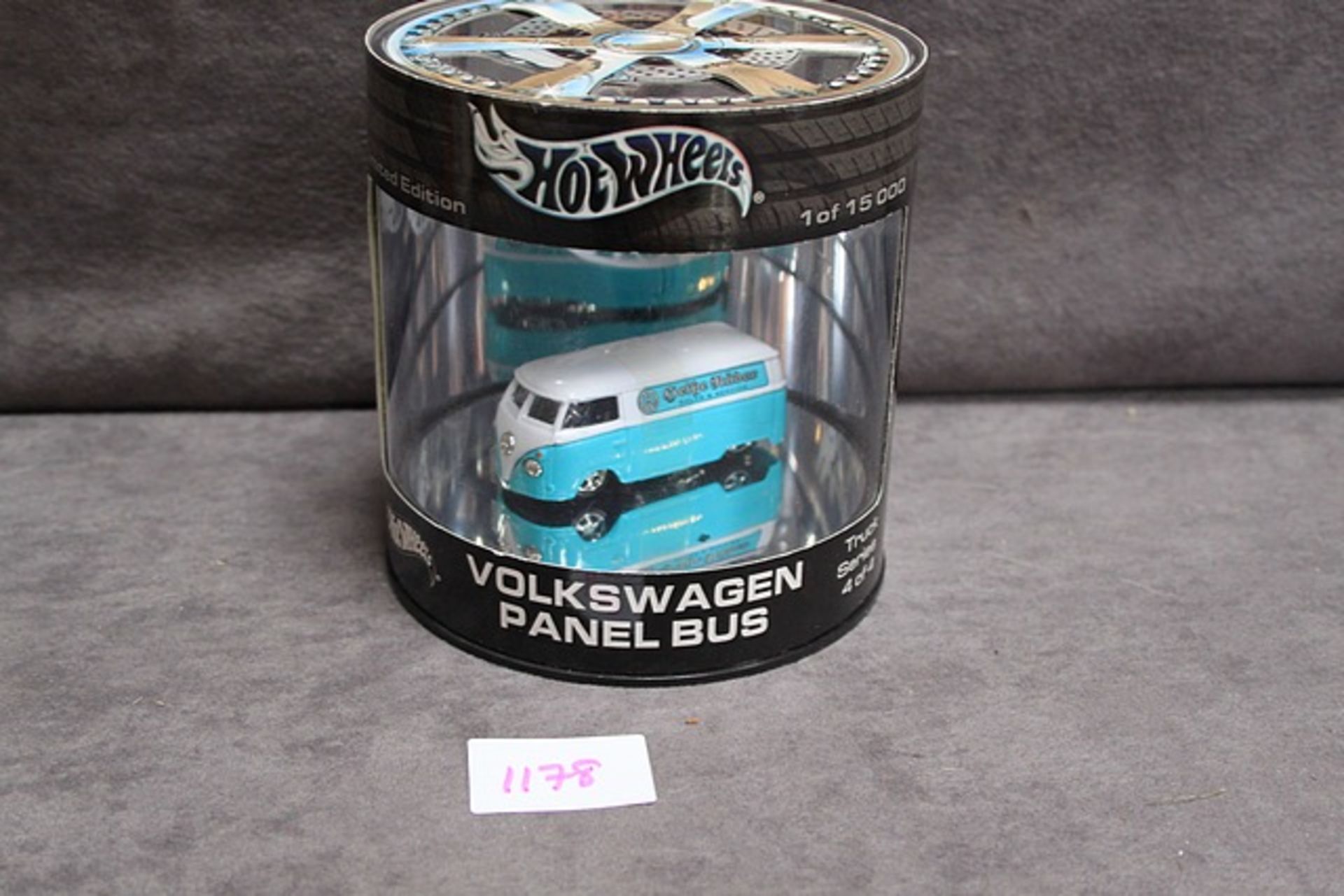 Hotwheels diecast #B6250-0940 Volkswagon Panal Bus in box