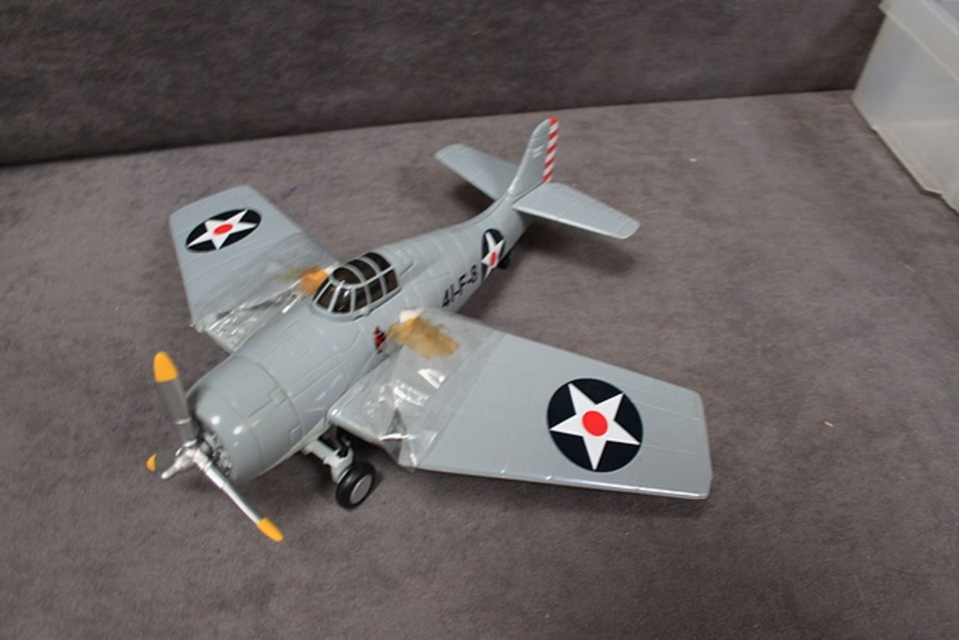 Gearbox Toys & Collectables US WWII Aircraft servies 1942 F4F-4 Wildcat in box - Image 3 of 3