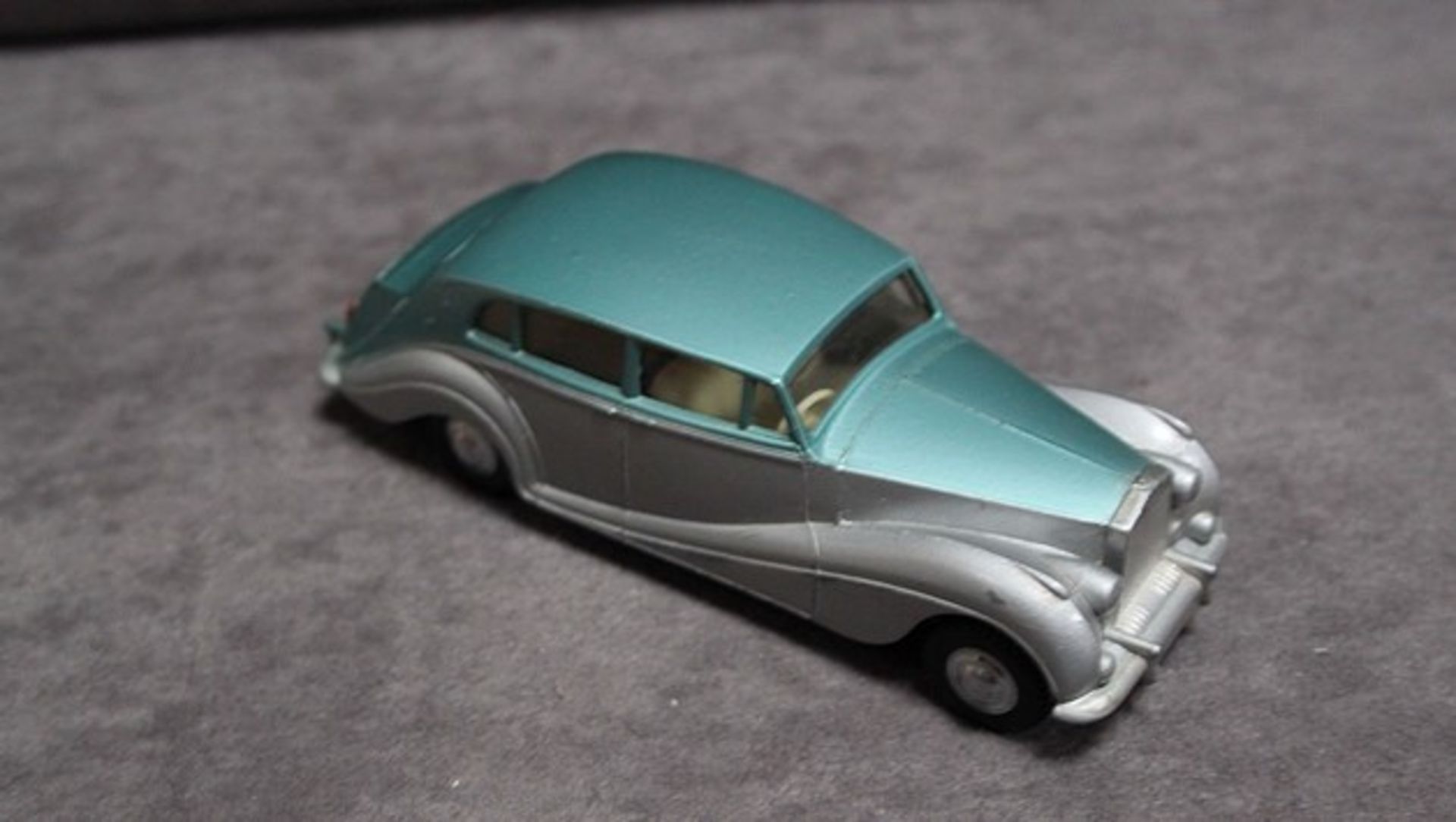 Excellent Spot On by Tri-ang diecast Rolls Royce Silver Wraith in green over grey with no box - Image 4 of 4