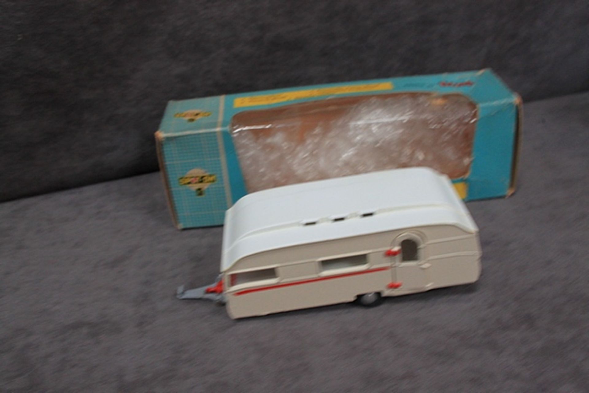 Triang Spot-On #264 Tourist Caravan off white with a red flash in box - Image 2 of 4