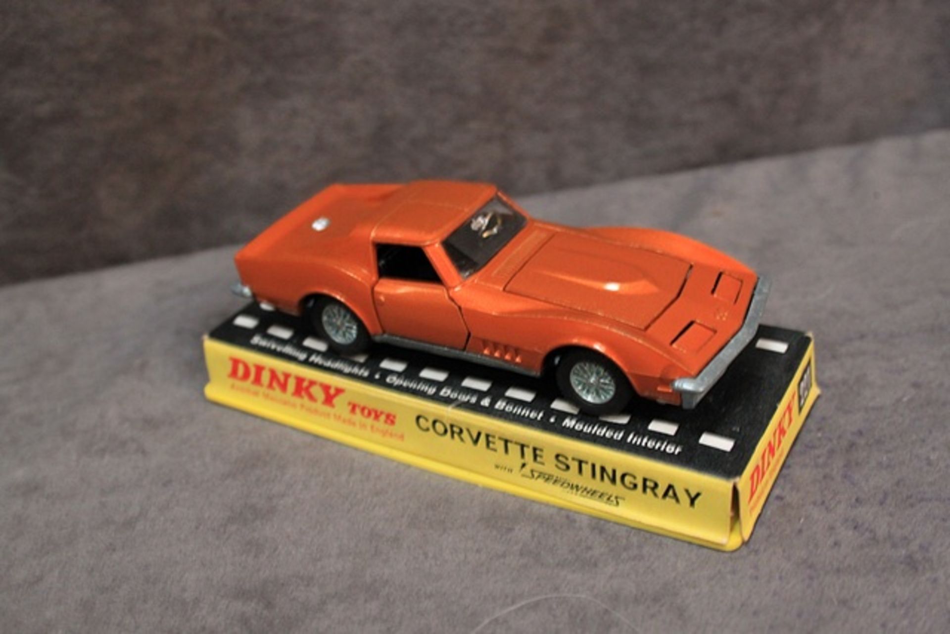 Mint Dinky Toys diecast #221 Corvette Stingray with painted headlights in excellent display box - - Image 2 of 3