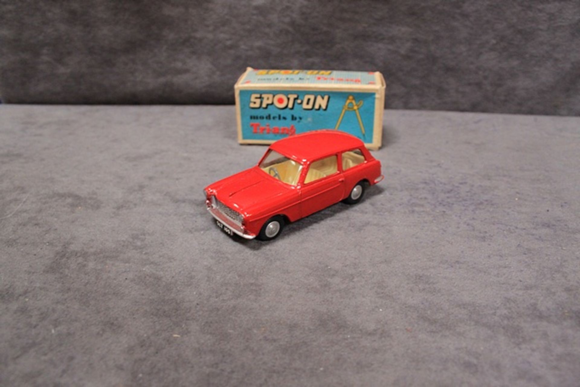 Triang Spot-On #154 Austin A40 in red in box - Image 3 of 3