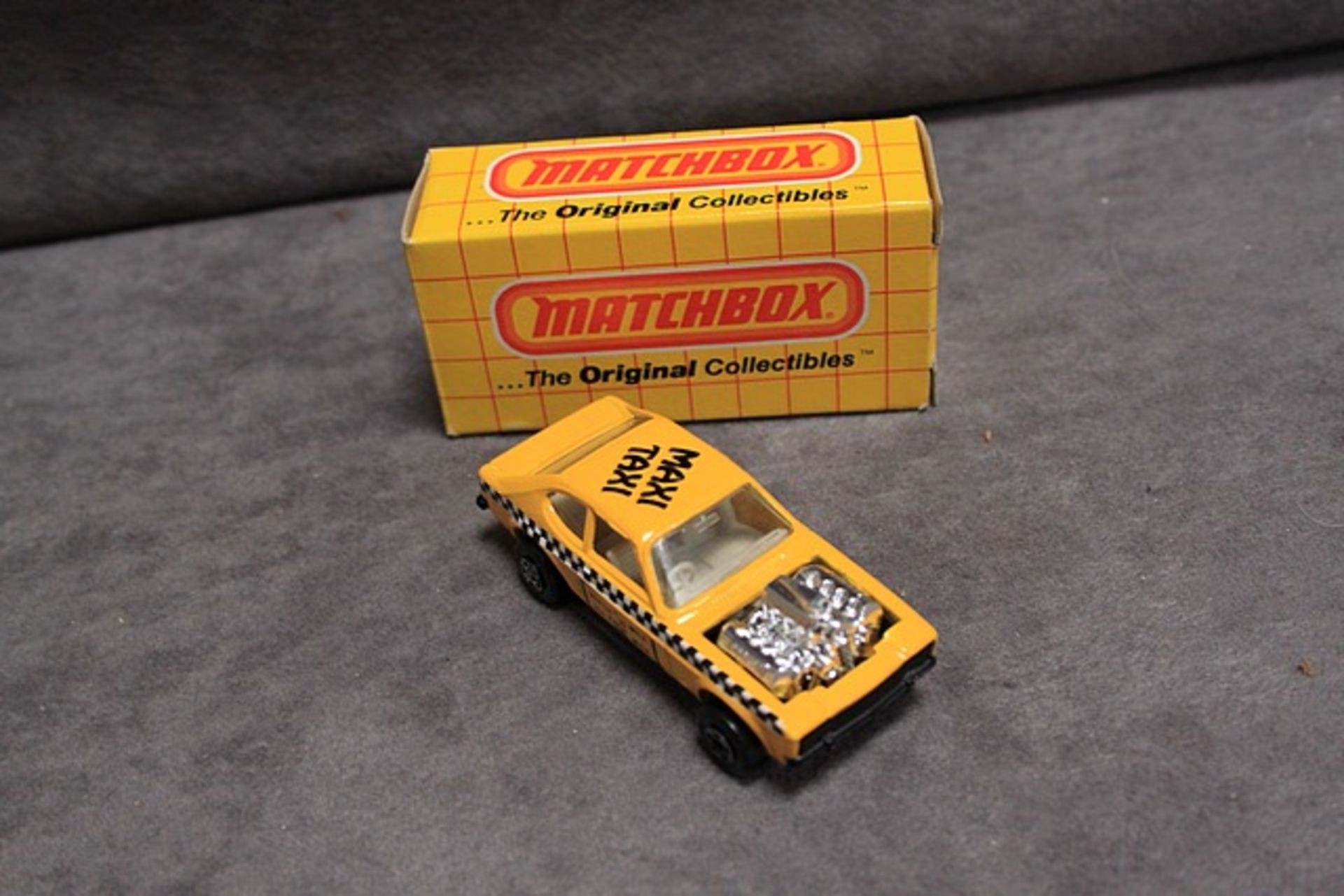 Mint Matchbox Series diecast #72 Maxi taxi in bright yellow excellent box (made in Hon Kong) - Image 3 of 3