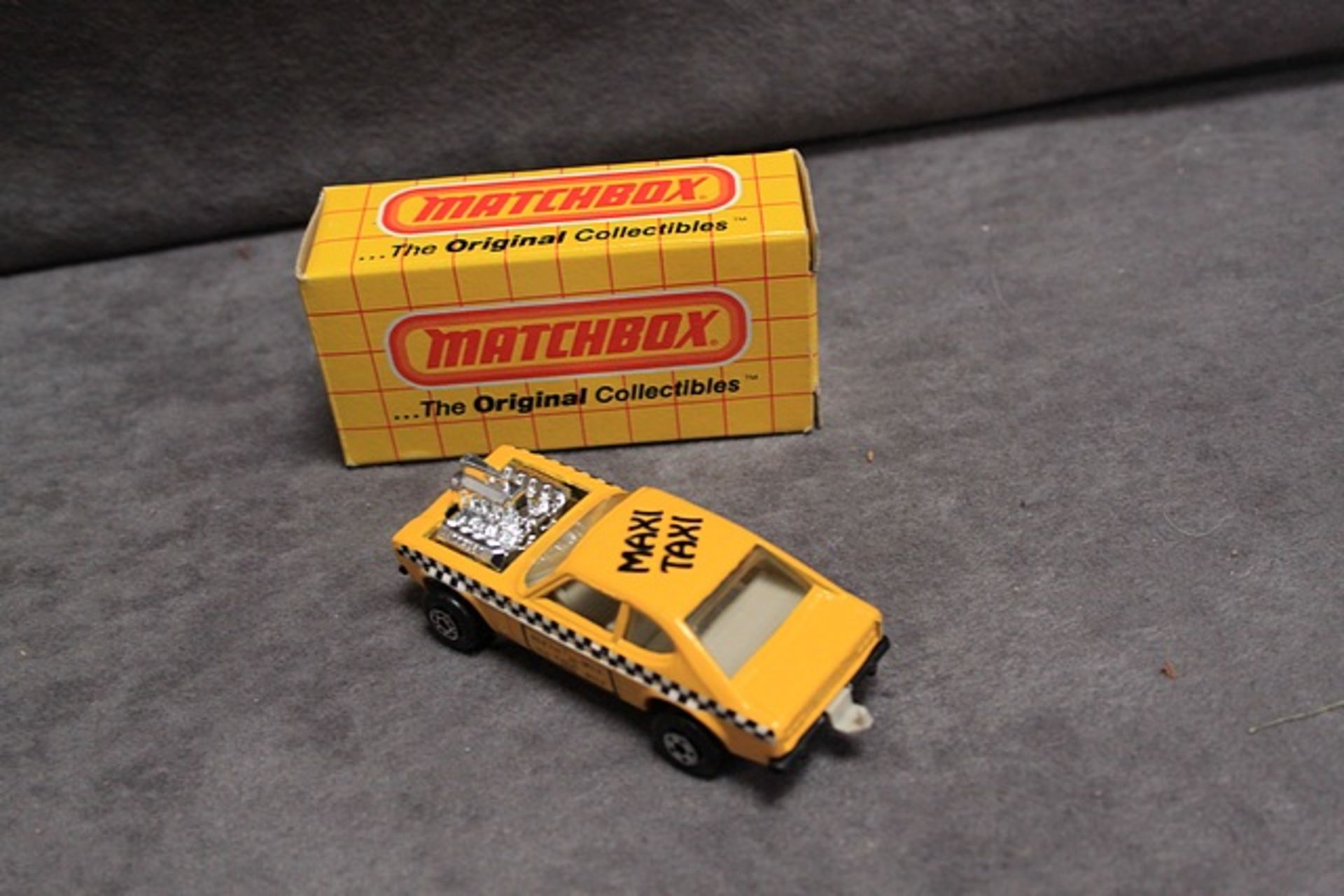 Mint Matchbox Series diecast #72 Maxi taxi in bright yellow excellent box (made in Hon Kong)