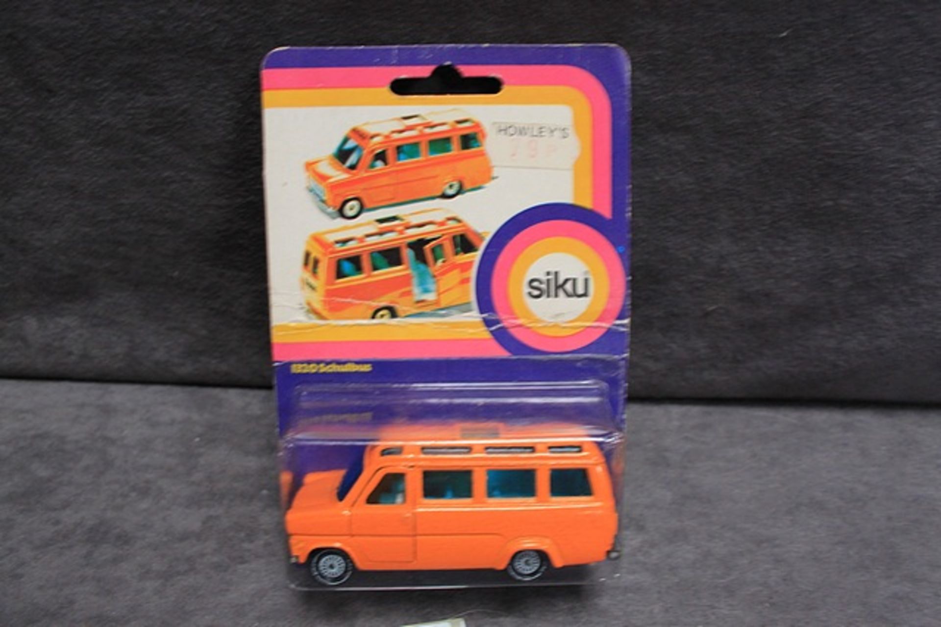 Siku diecast #1320 ford Transit School Bus on original bubble card