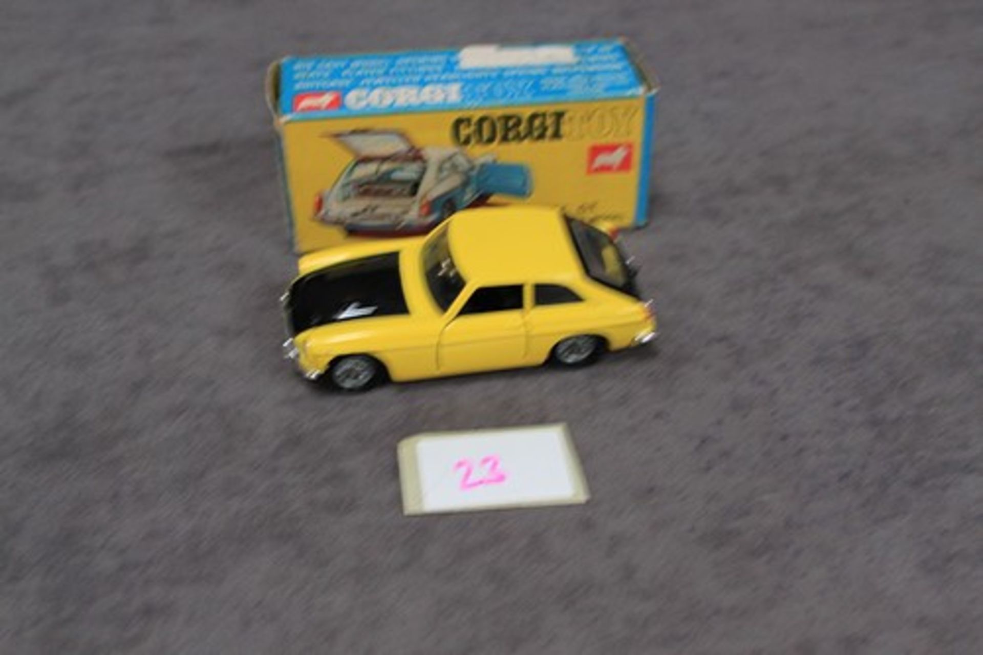 Mint Corgi Toys Diecast #345 MGC GT Competition Model in Yellow & Blackwith suitcase in a very good - Image 2 of 2