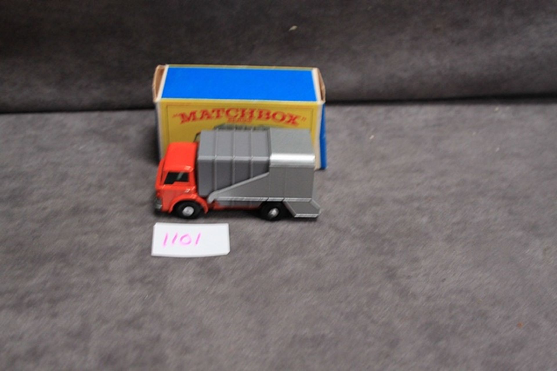 are Version Mint Matchbox Series diecast #7 Ford Refuse Truck in crisp box - Image 2 of 3