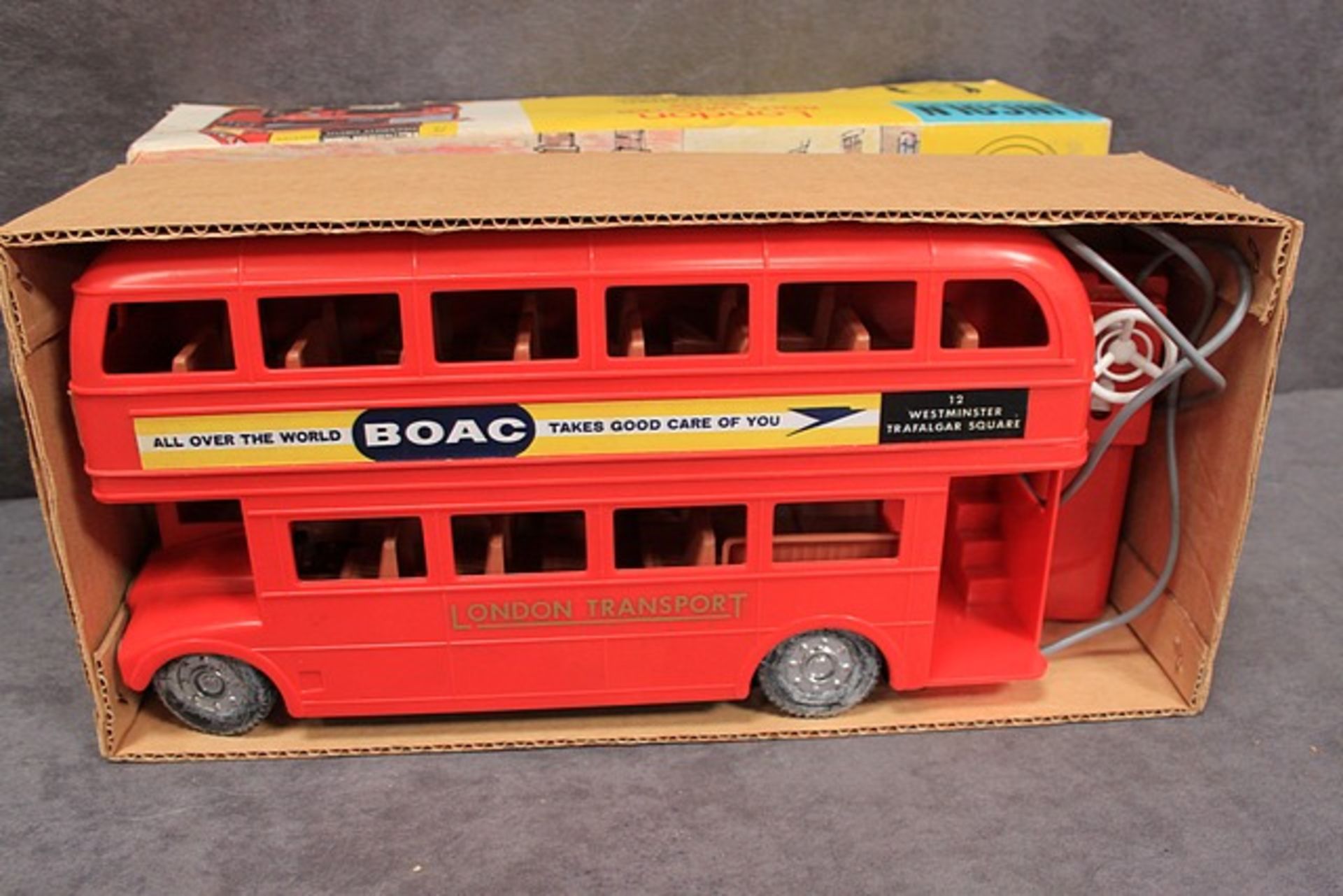 Rare Lincoln International No.7103 London Routemaster Bus Battery Operated made in Hong Kong in box