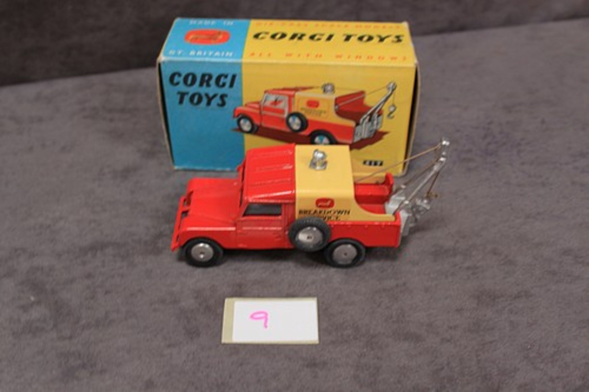 Mint Corgi Toys Diecast #417 Land Rover Breakdown Truck in a firm excellent box - Image 2 of 2