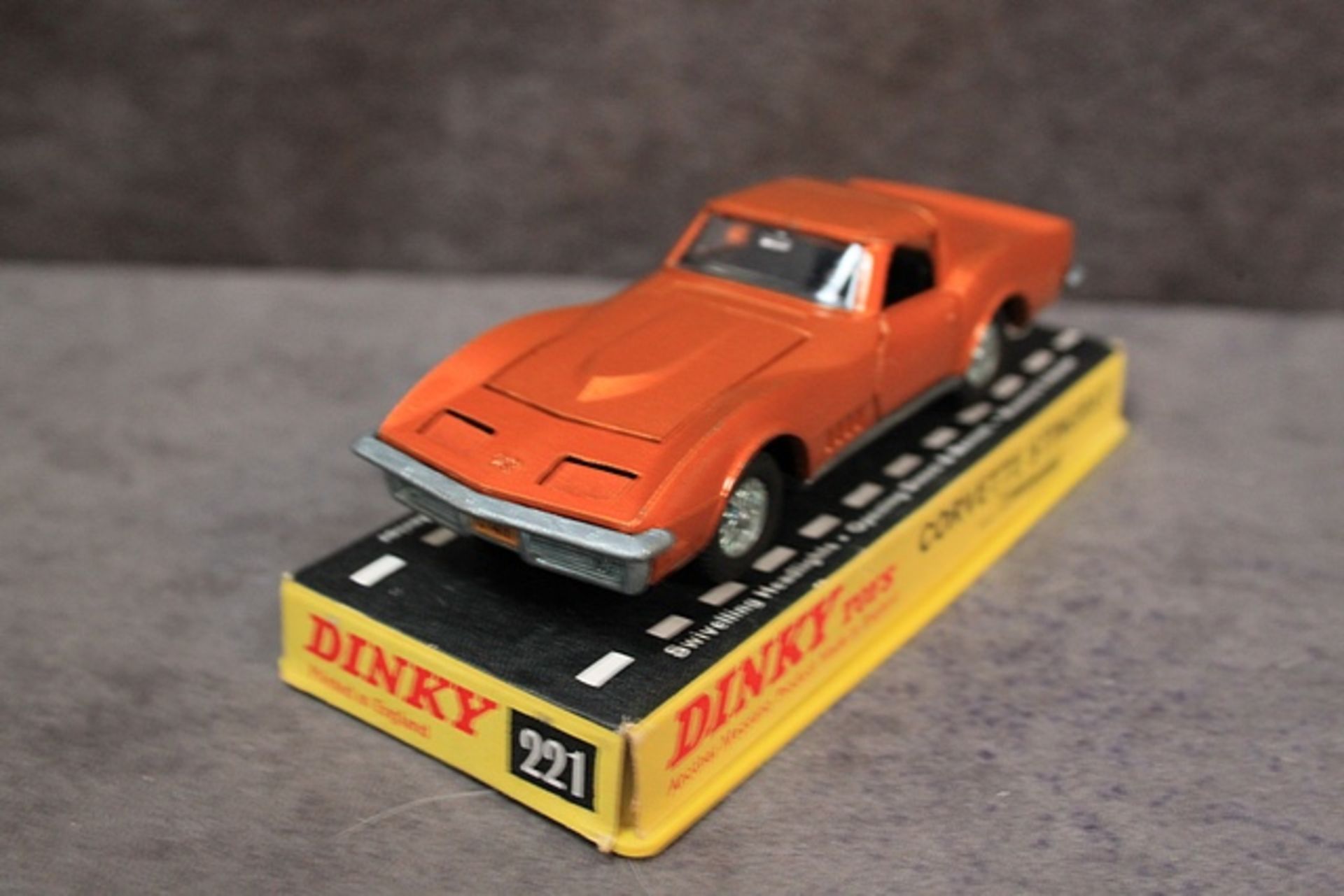 Mint Dinky Toys diecast #221 Corvette Stingray with painted headlights in excellent display box - - Image 3 of 3