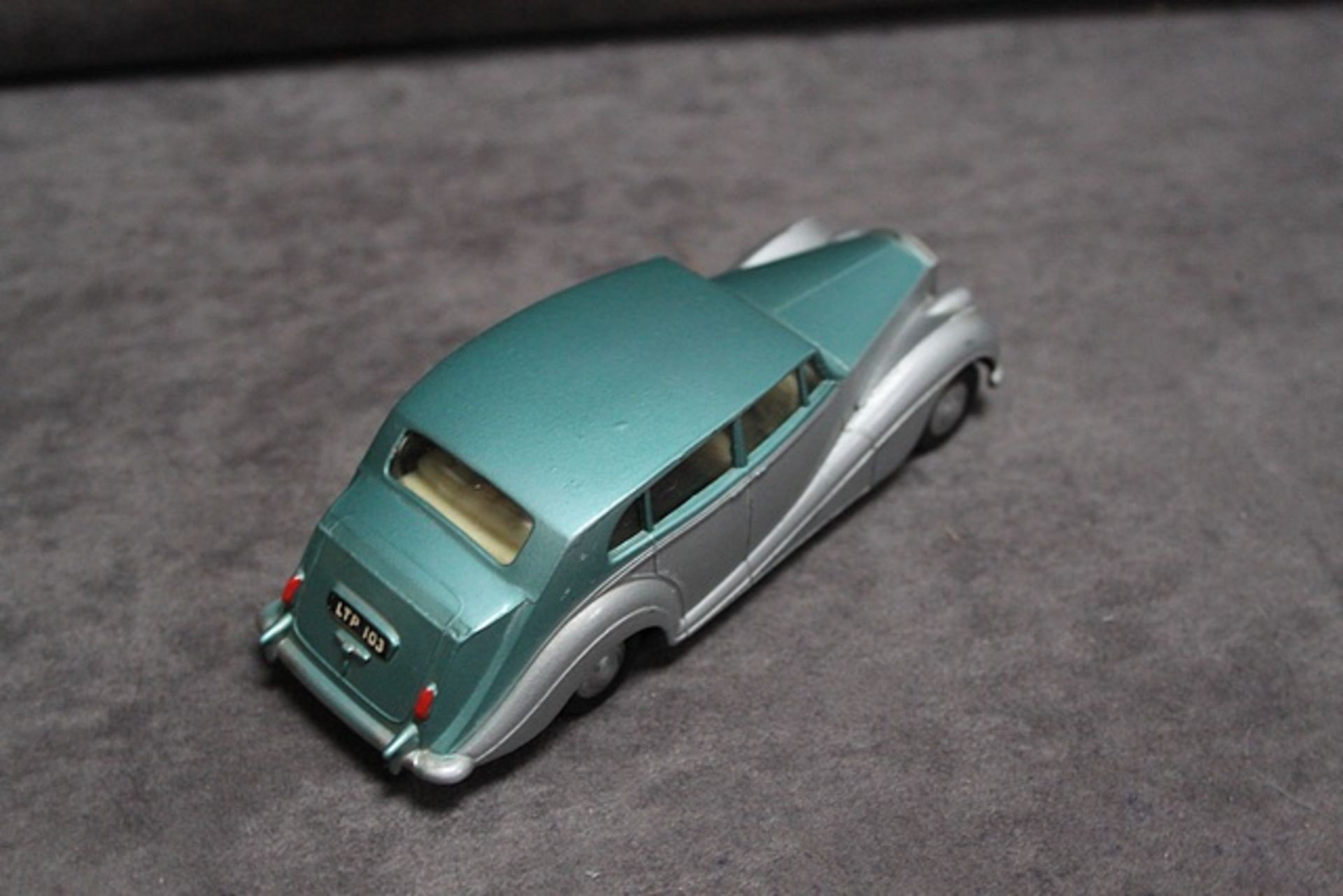 Excellent Spot On by Tri-ang diecast Rolls Royce Silver Wraith in green over grey with no box