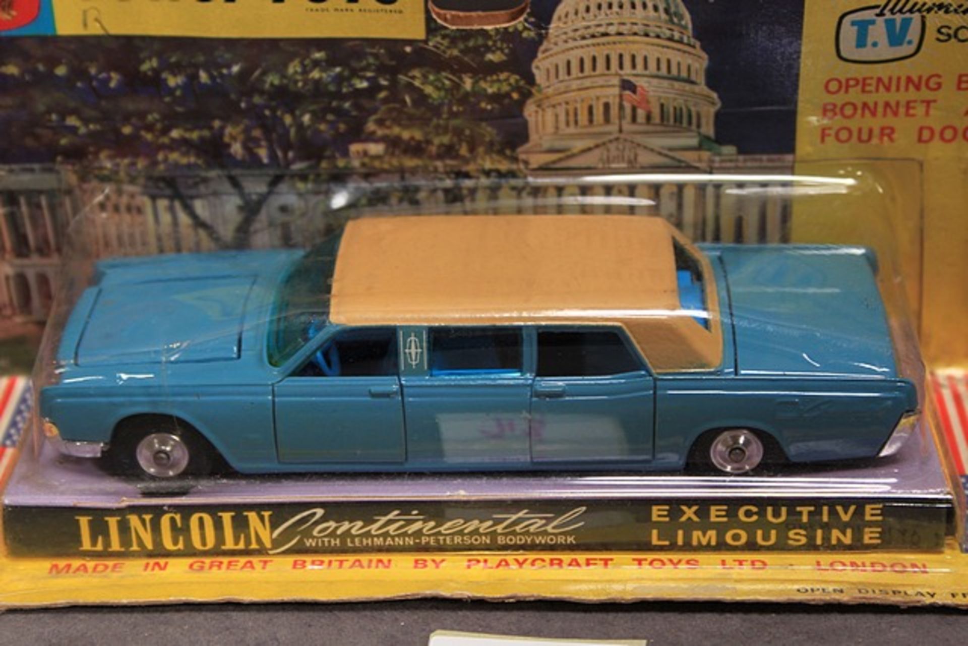 Rare Mint Corgi diecast #262 Lincoln Continental Executive Limousine in Blue with a brown roof on