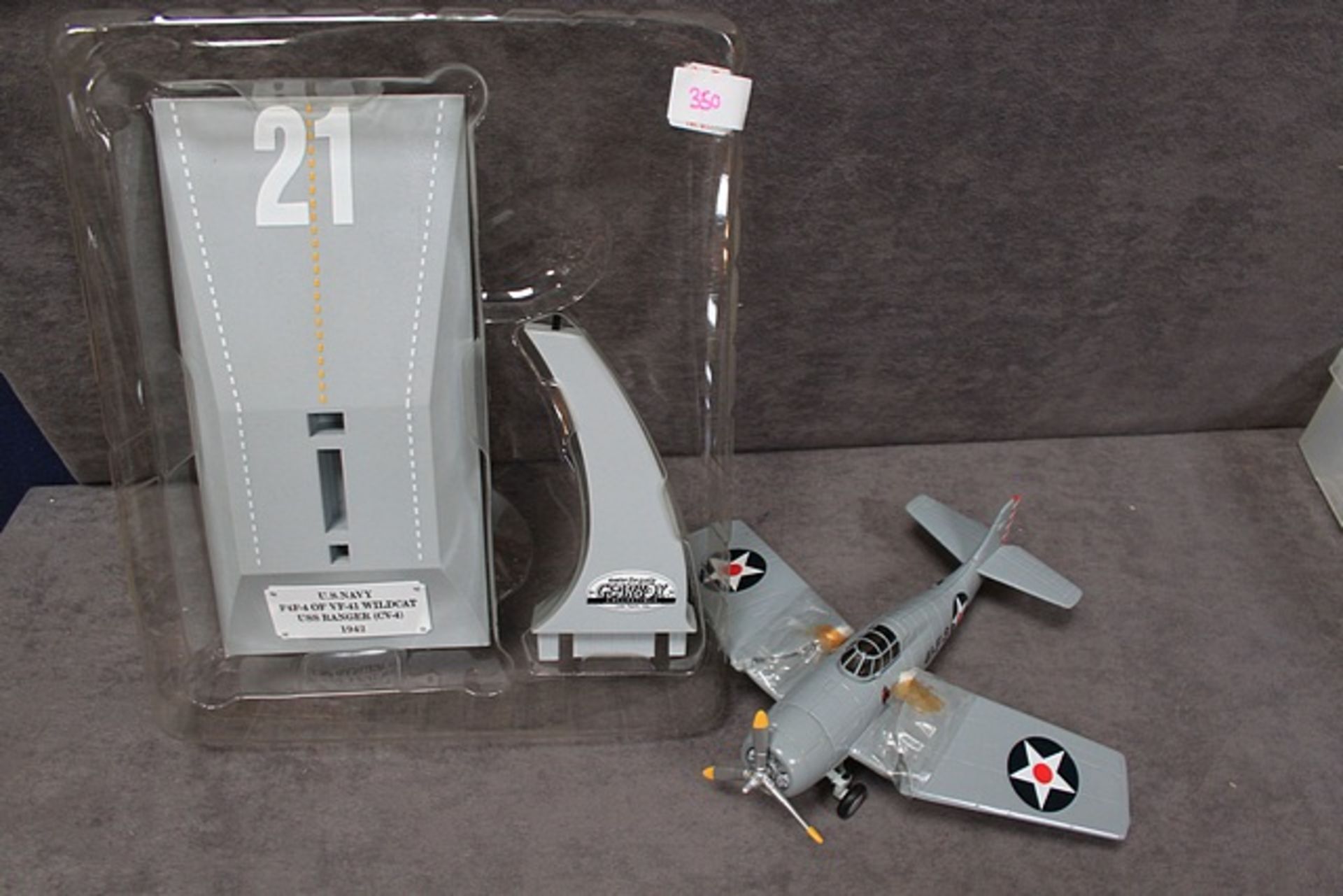 Gearbox Toys & Collectables US WWII Aircraft servies 1942 F4F-4 Wildcat in box - Image 2 of 3