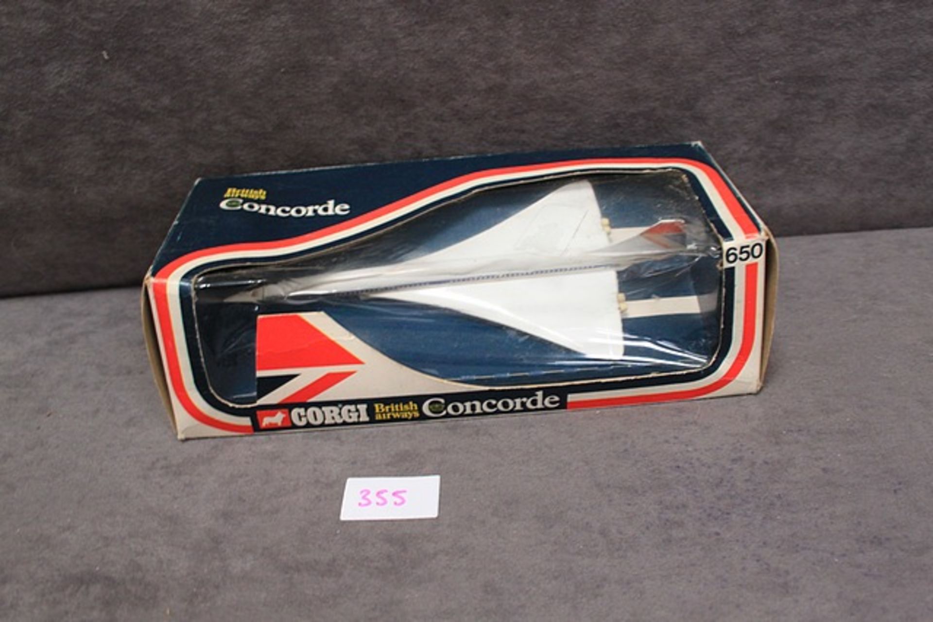 Rarer version Mint Corgi Diecast #650 British Airways Concord in box (GBBDG on tail) with slight box - Image 2 of 2