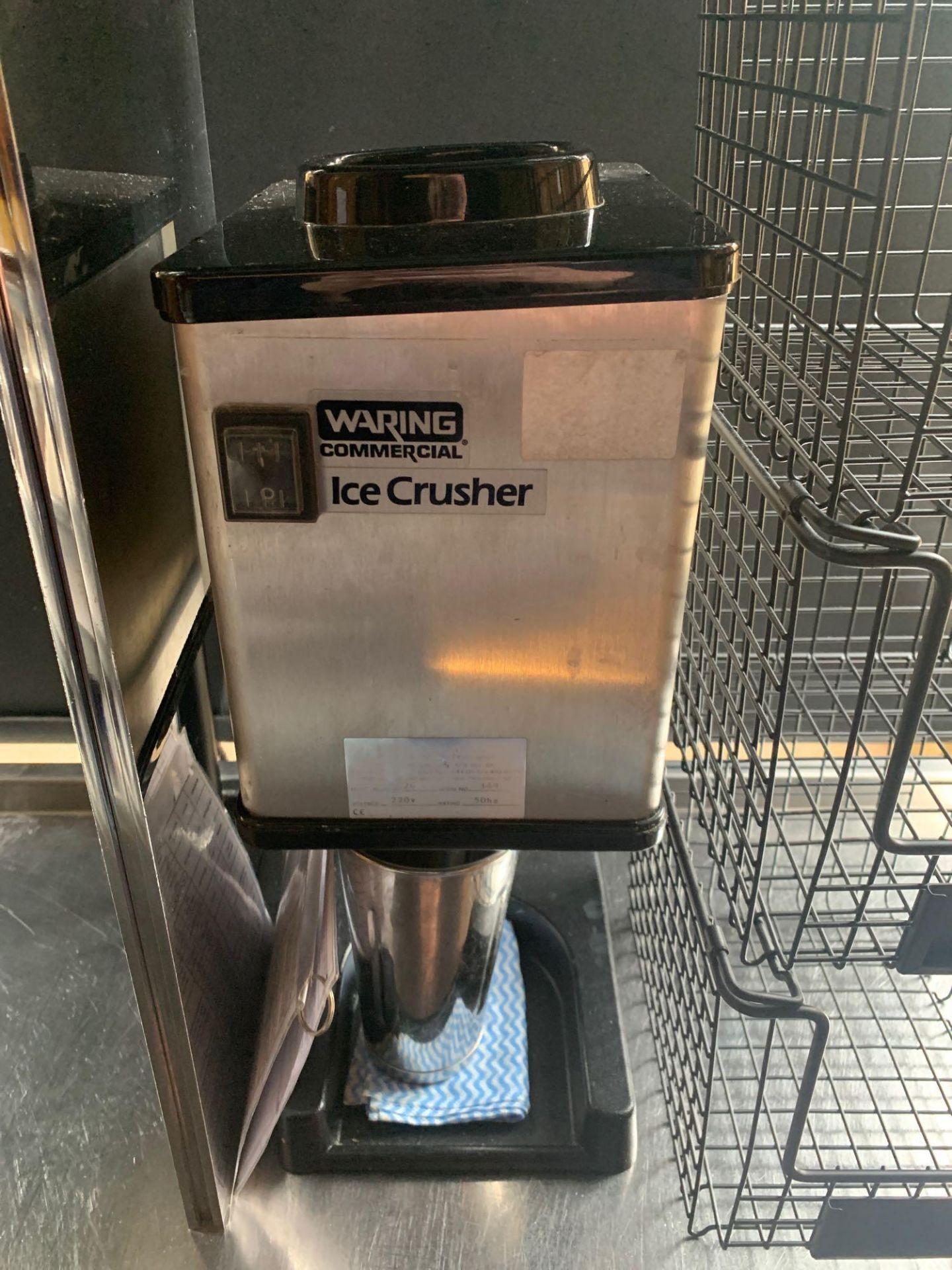 Waring Commercial IC20K Ice Crusher - F234 Stainless Steel Powerful 1hp Motor Collecting Bowl - Image 2 of 4