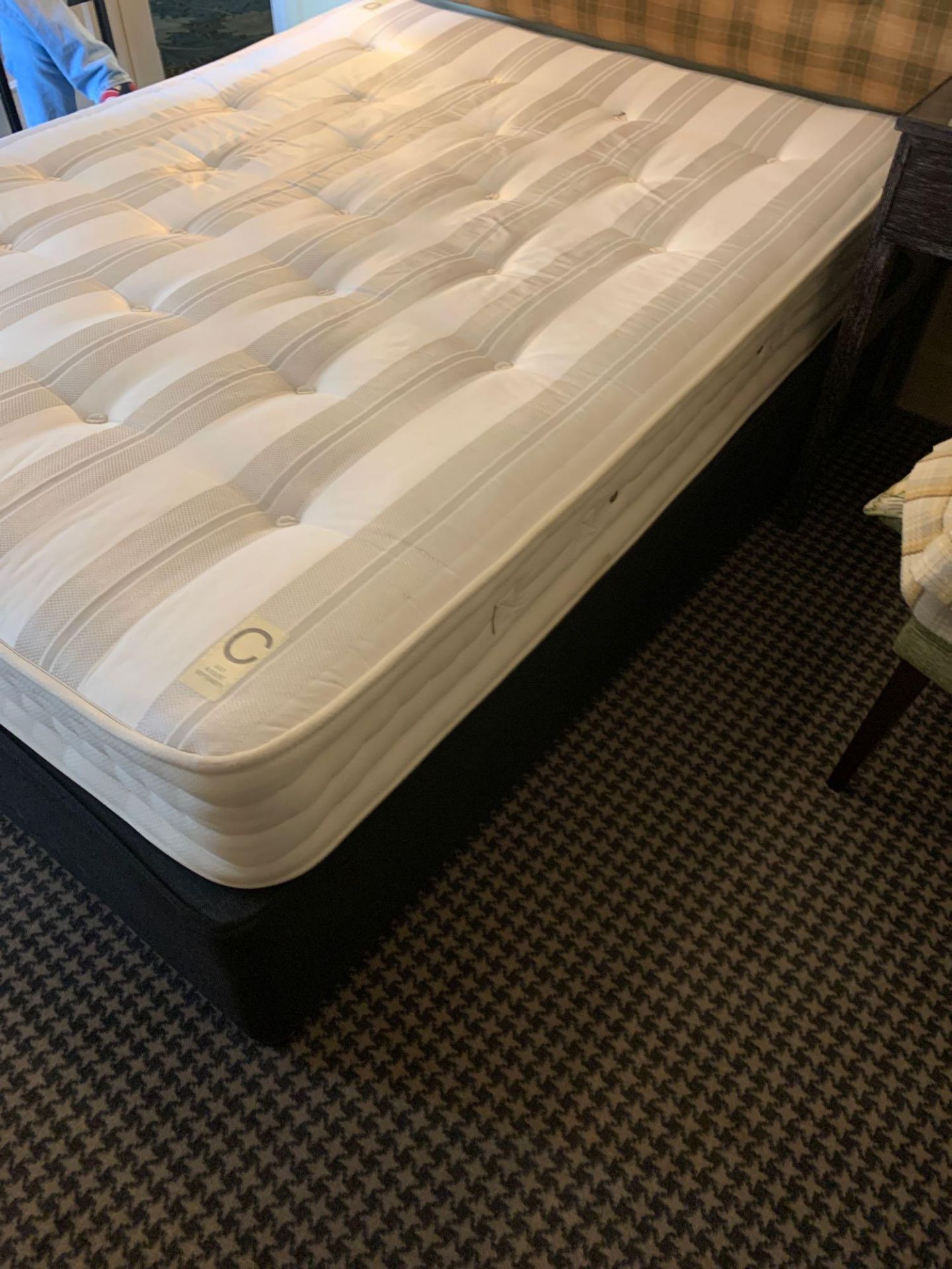 Hospitality Contract King Size Divan Bed Mattress And Headboard Sold With Cushions And Throw 200 x - Image 3 of 3