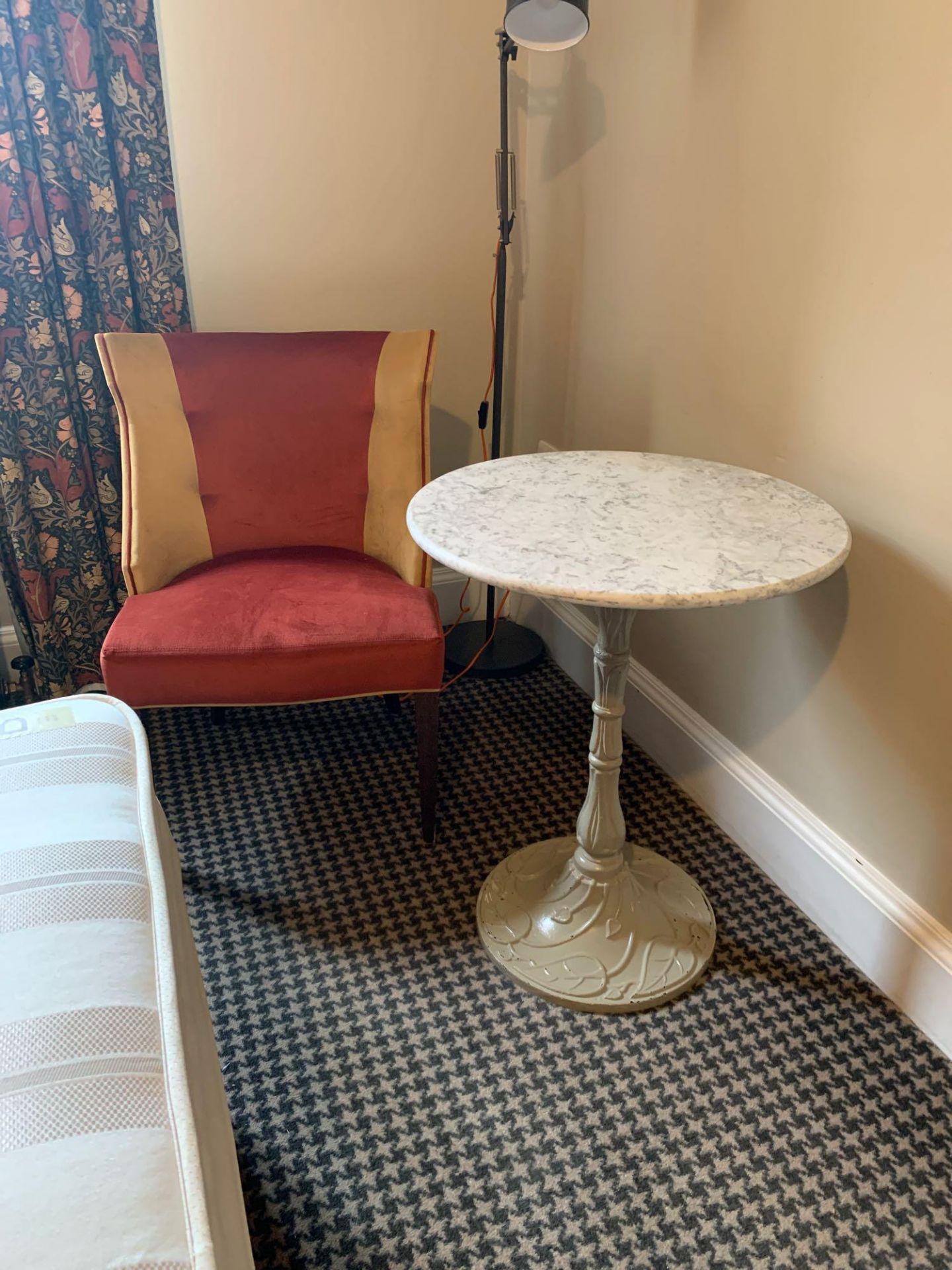 Round Cast Iron Table With White Marble Top The Base Painted Nouveau Table Base In Cast Iron 60 X