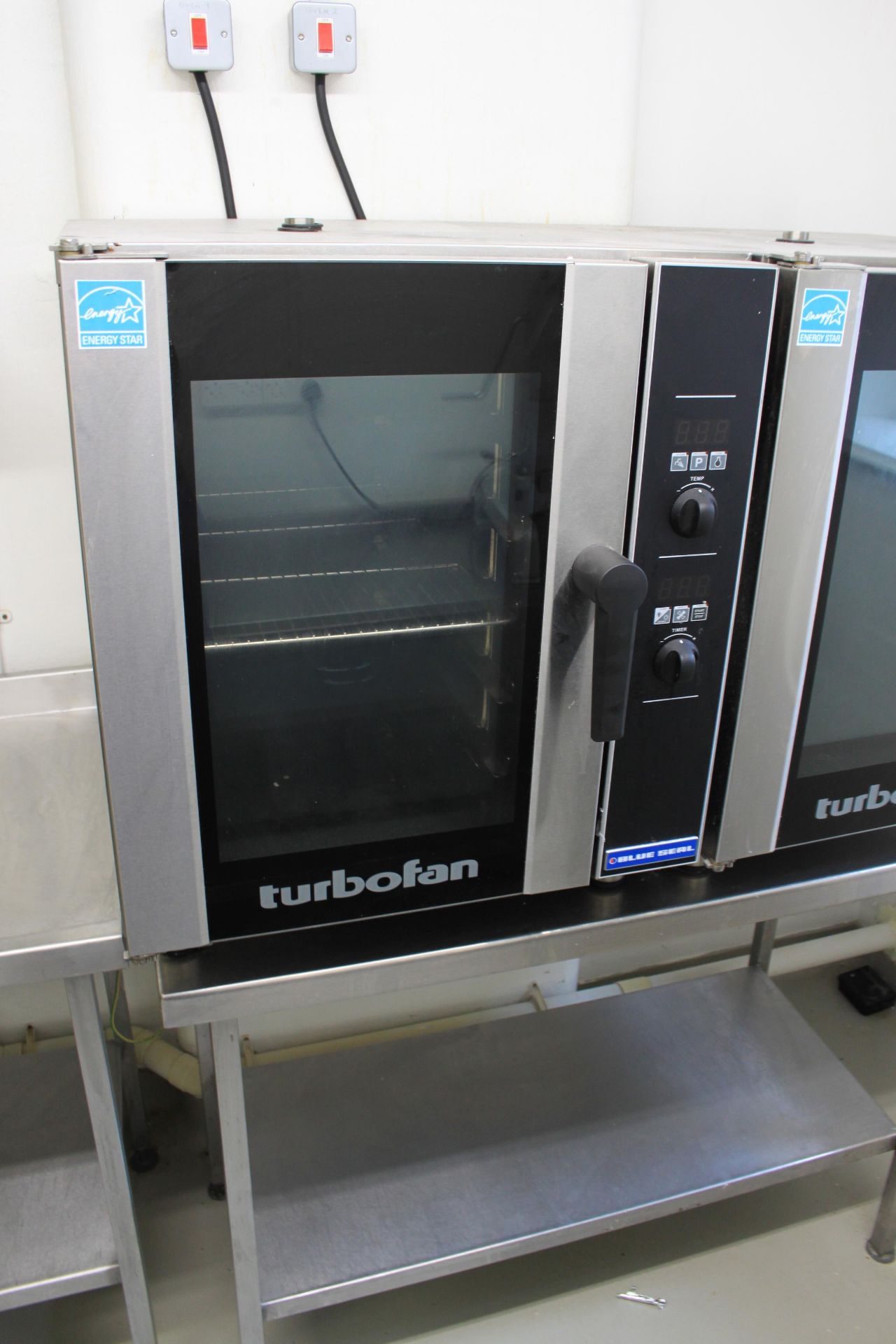 Blue Seal Turbofan Convection Oven E33D5 6kw. 20 Programmes And Three-Stage Cooking With Simple Dial