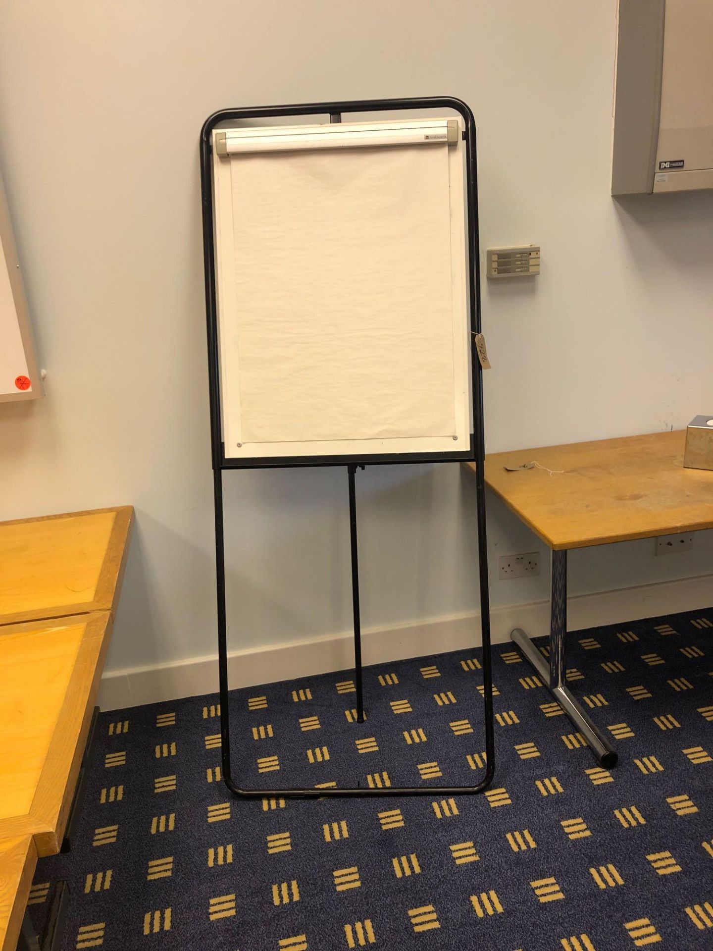 Pendax White Screen 1800 X 1350 Mm One Wall Mounted Whiteboard And One Whiteboard/Flipchart Stand - Image 3 of 3