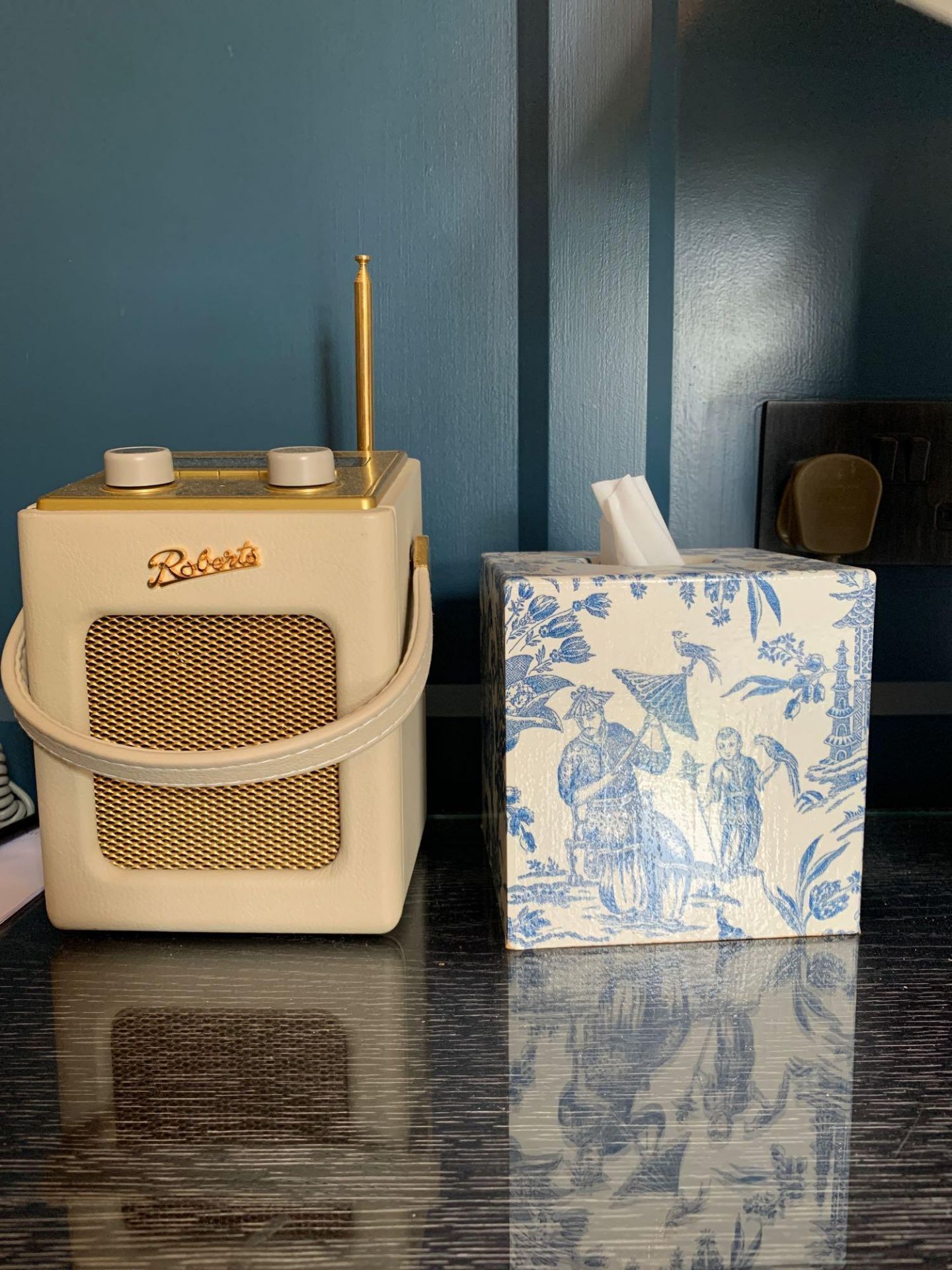 Decorative Accessories As Photograph Including A Roberts Radio Revival Mini Dab/Dab+/Fm Digital - Image 2 of 3