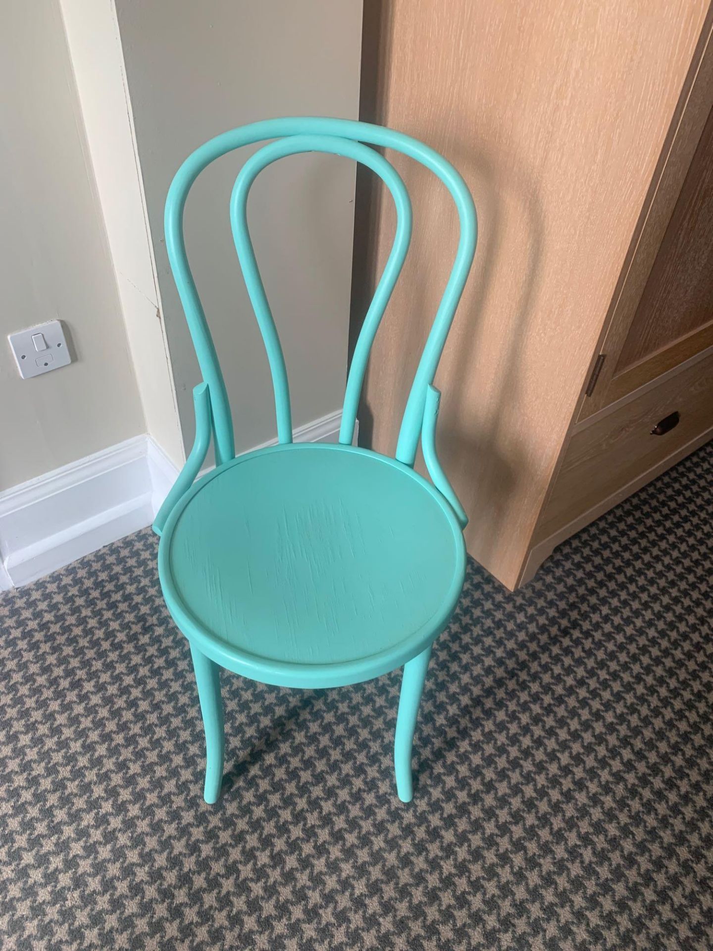 A Classic Vintage Design Cafe Chair Painted 48 x 41 x 89cm