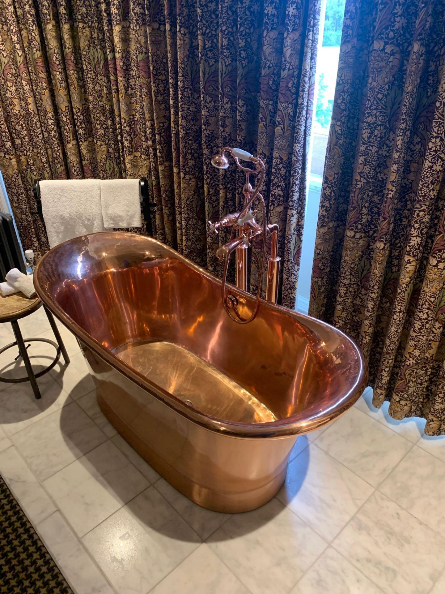 Copper Slipper Bath With Taps And Shower Polished Copper Throughout 150cm x 65cm x 64cm - Image 2 of 5