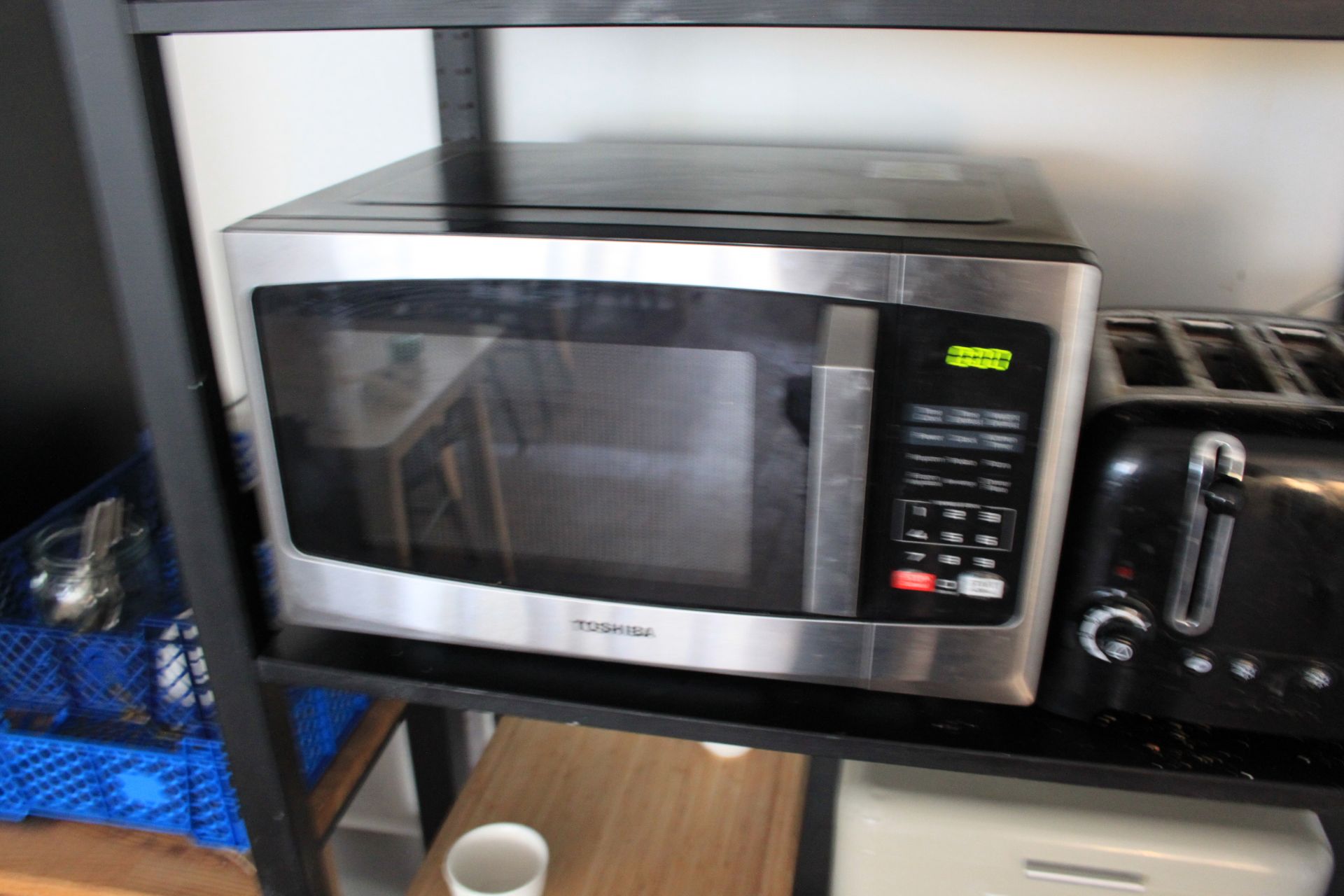 Toshiba Microwave Oven ML-EM23P(SS) 23L Digital Display 800W Auto Defrost One-Touch Express Cook