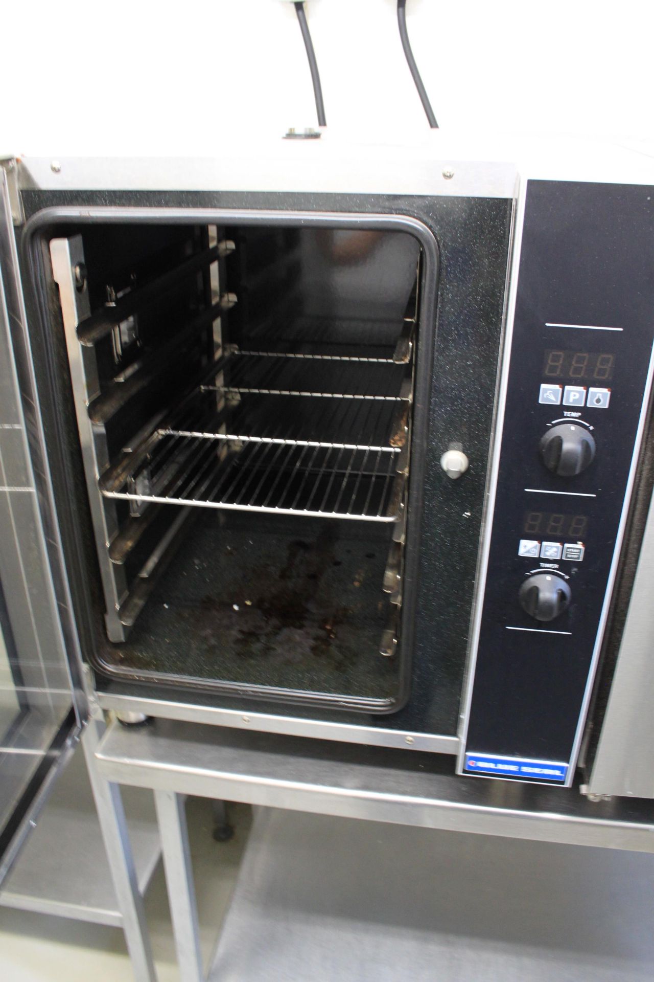 Blue Seal Turbofan Convection Oven E33D5 6kw. 20 Programmes And Three-Stage Cooking With Simple Dial - Image 2 of 7
