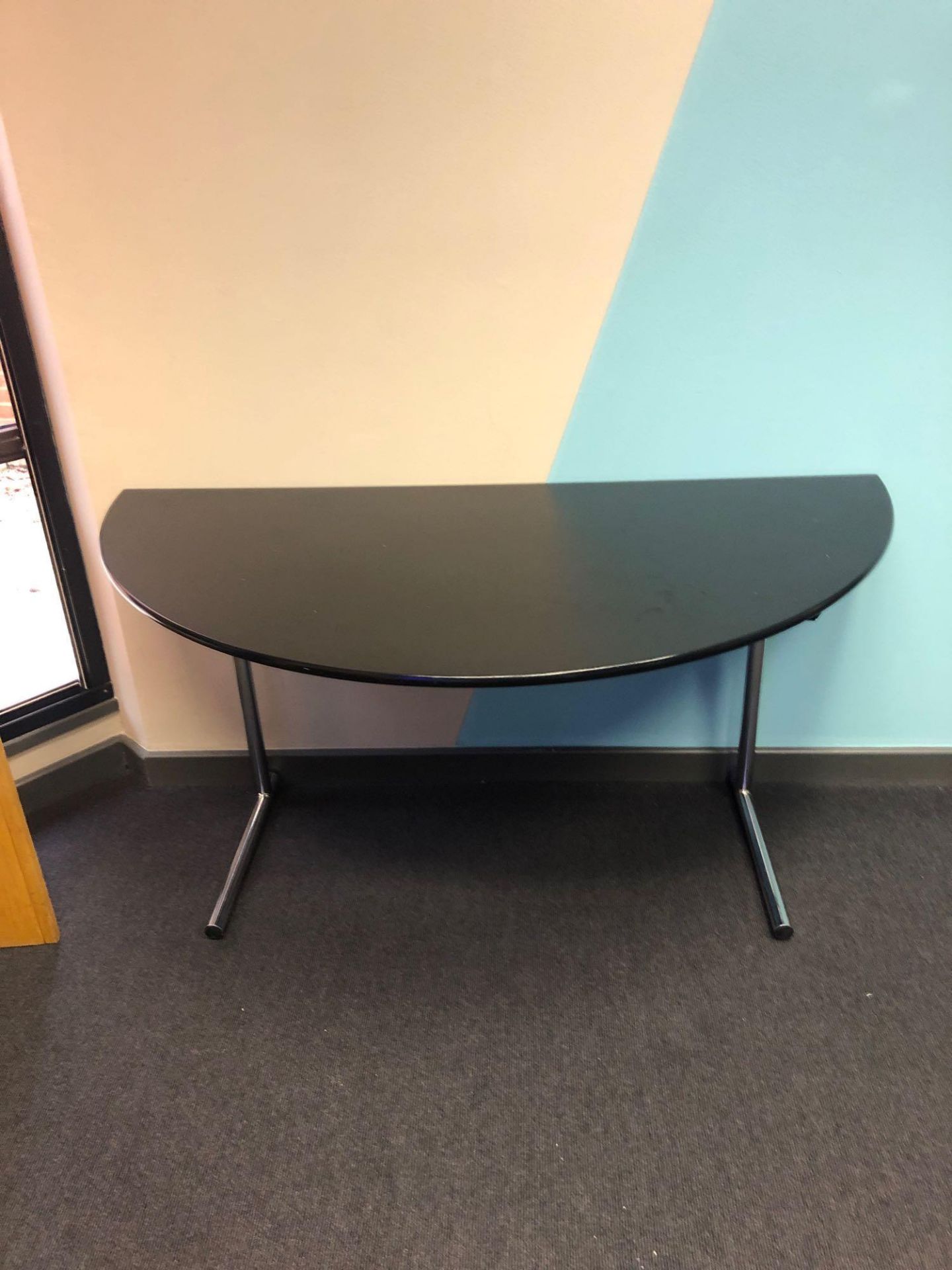 5x Burgess Furnitures Black And Chrome Conference Half Circle Tables 1500 x 750 Mm - Image 2 of 2
