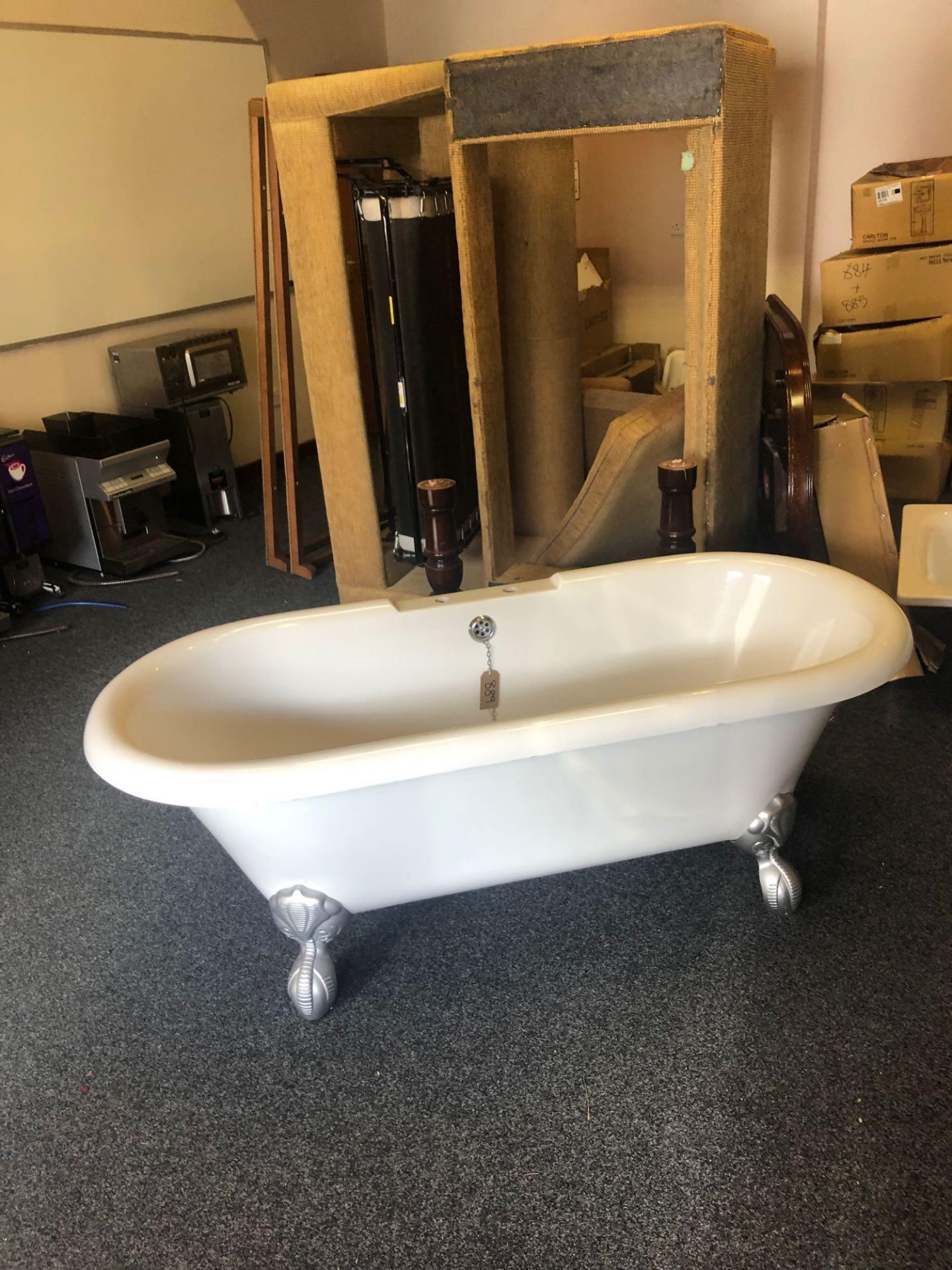 Freestanding White Slipper Bath With Silver Feet 1650 x 740mm - Image 2 of 2