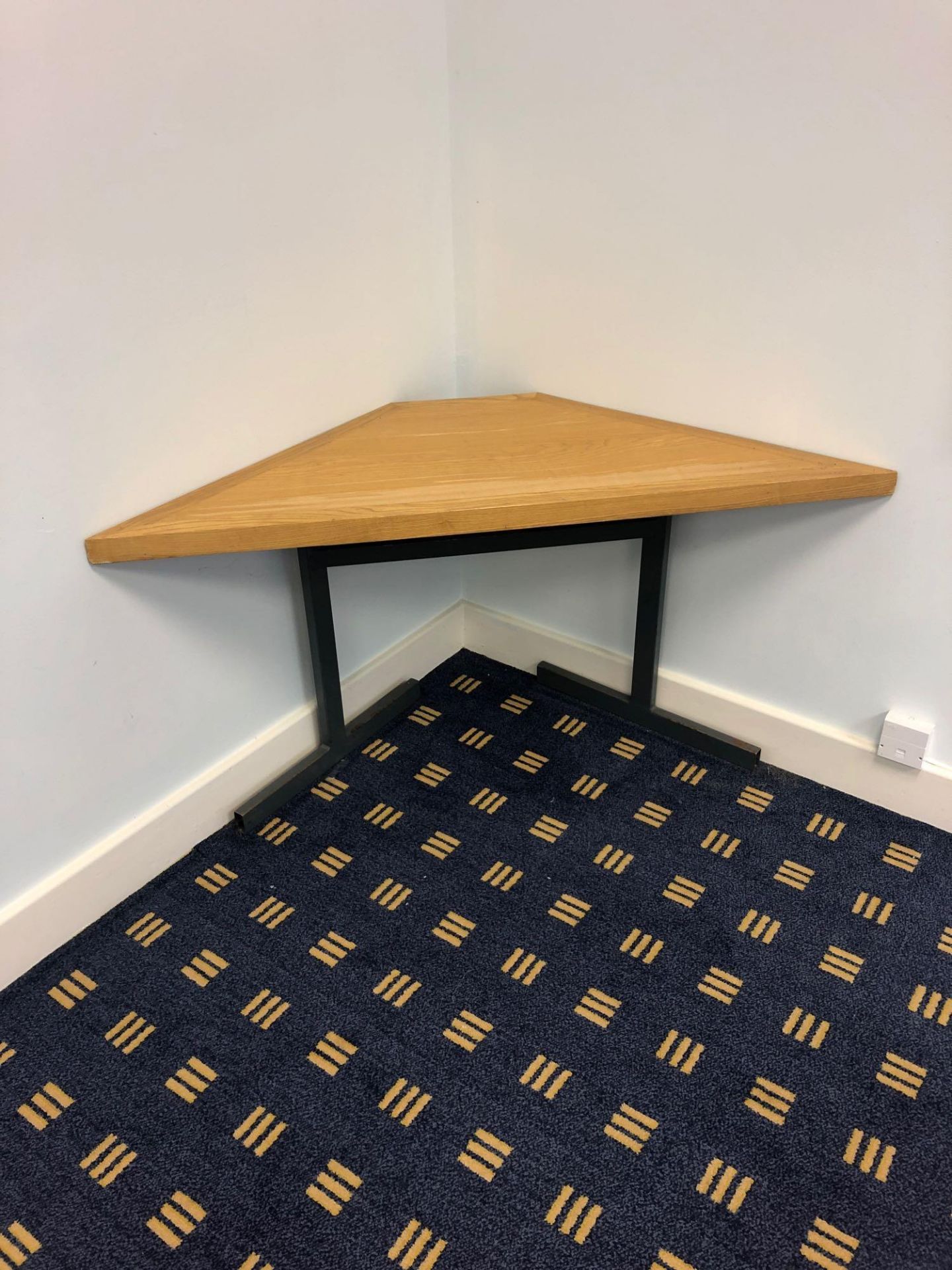 5x Wooden Corner Tables 1370 x 540 Mm