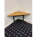 5x Wooden Corner Tables 1370 x 540 Mm